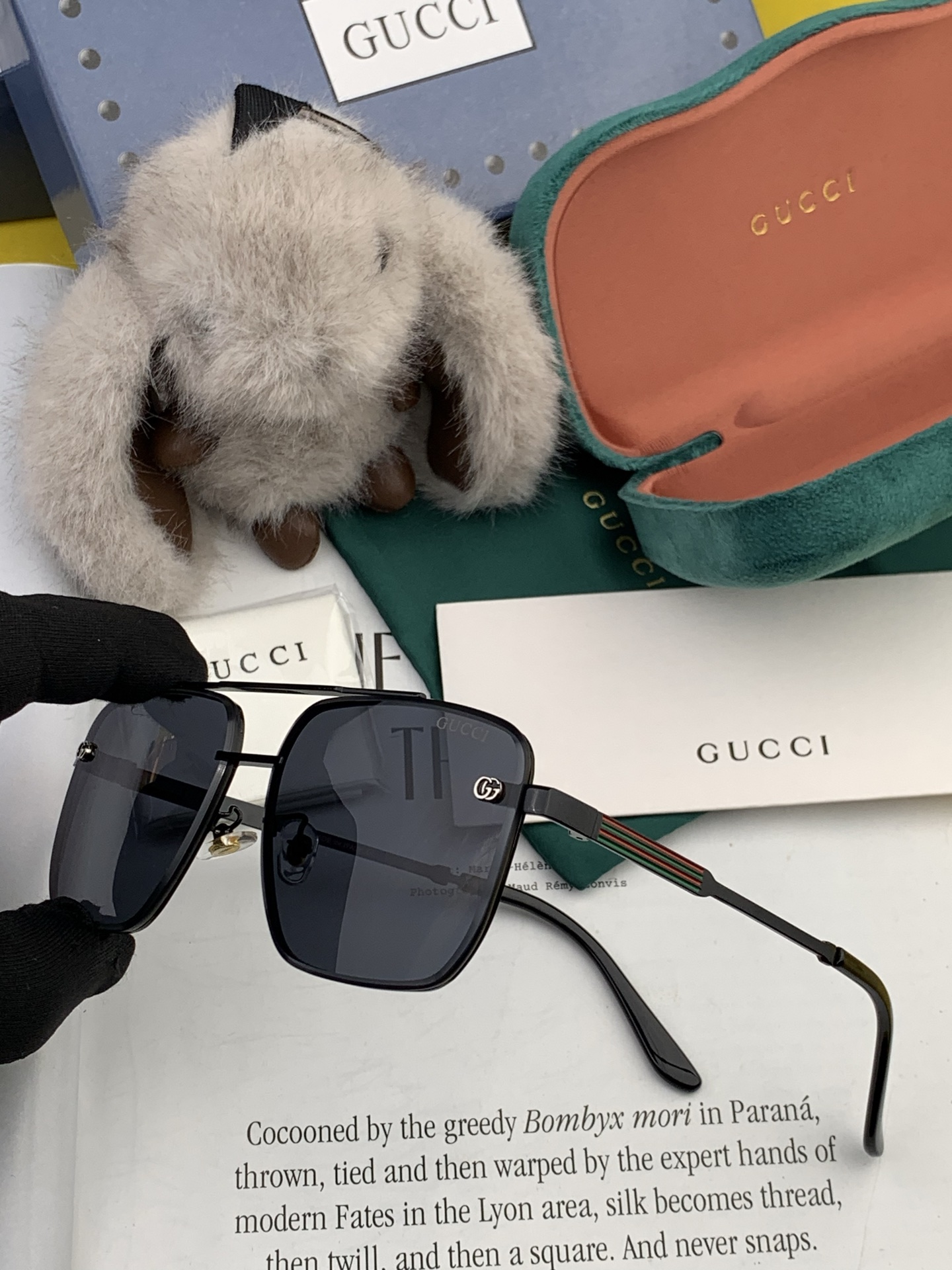   Gucci 。  高品质男女款墨镜   。蛤蟆镜 开车钓鱼都可 。百搭显瘦墨镜韩版男士飞行员大框司机