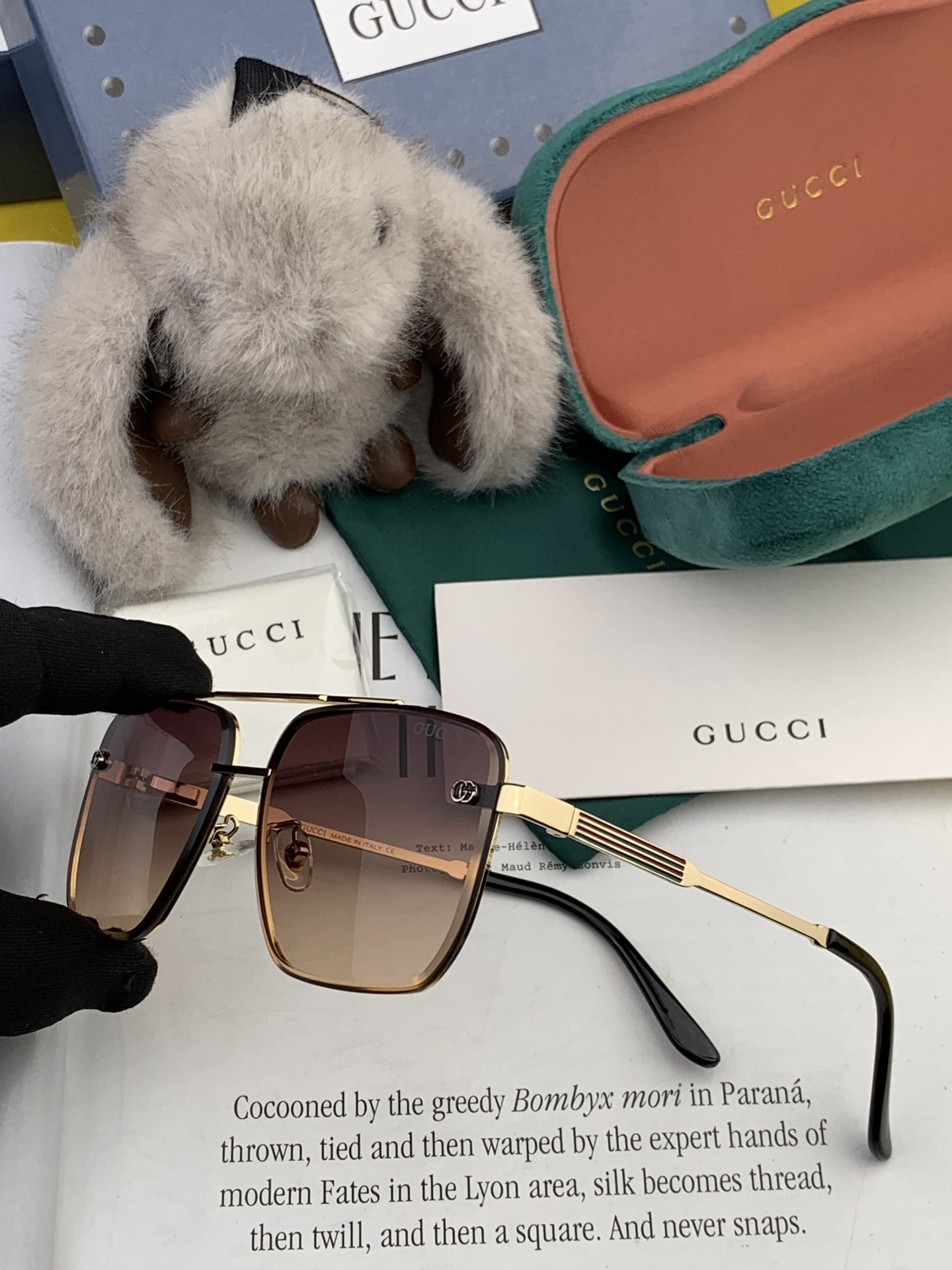   Gucci 。  高品质男女款墨镜   。蛤蟆镜 开车钓鱼都可 。百搭显瘦墨镜韩版男士飞行员大框司机