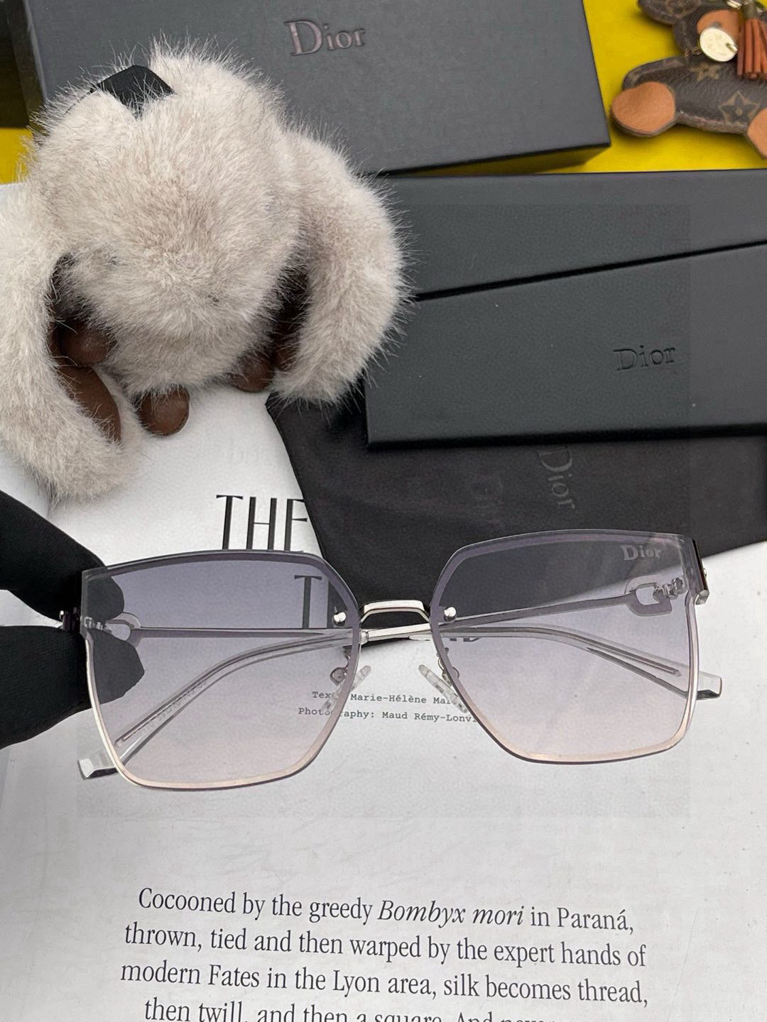   DIOR🌋☔️时尚无框太阳镜镜片 顶级奢侈品强 高品质胜利亲亲🍦🍨 得意 气质非凡😄 🍫🍪女士开车墨