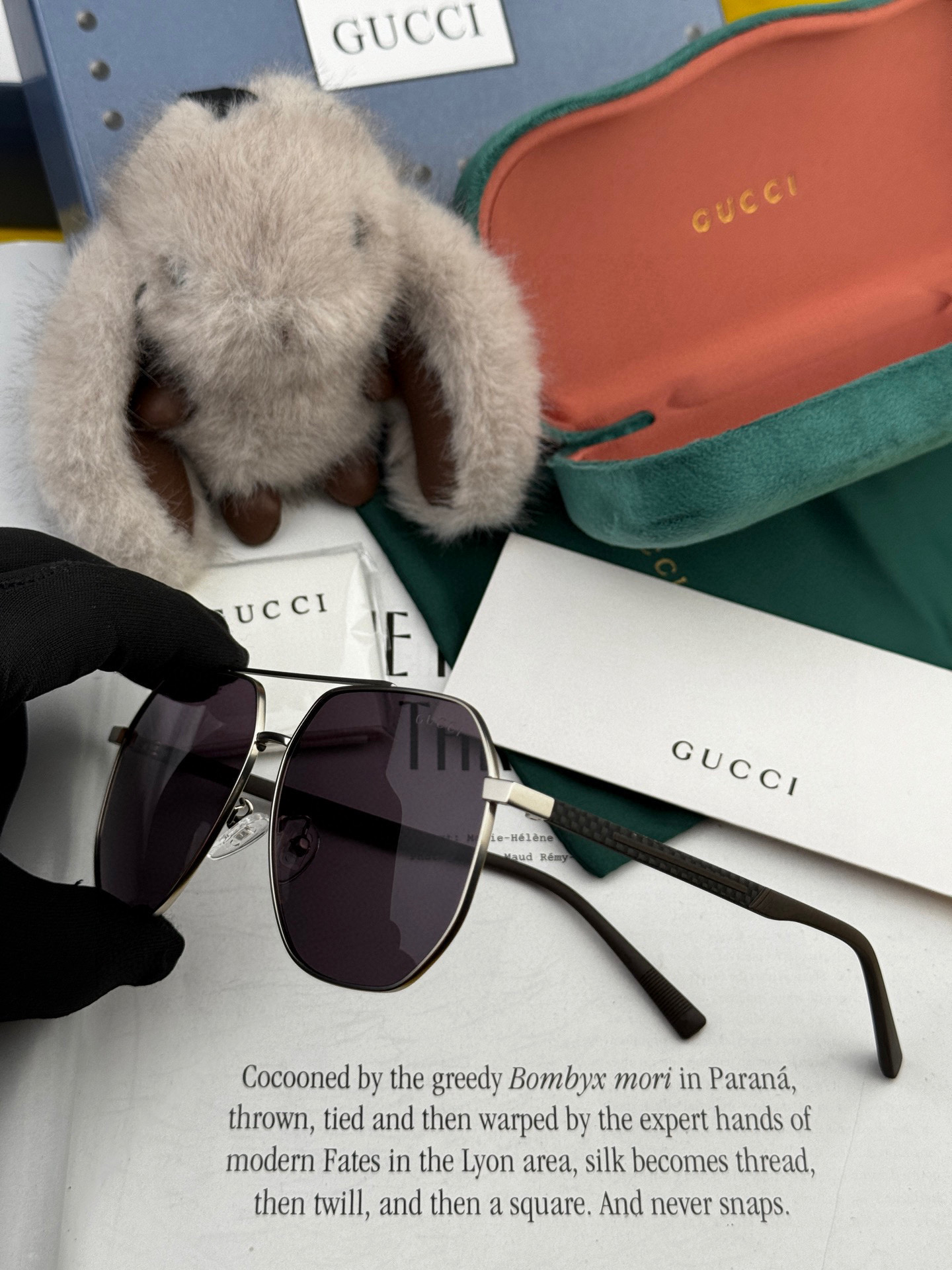   Gucci 。  高品质男女款墨镜   👍 进口宝丽来偏光镜片  。蛤蟆镜 开车钓鱼都可 。百搭显瘦