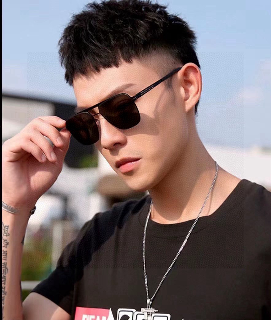      GUCC* 2025 新款男女情侣款太阳iP电镀永不褪色 卖点：超轻超有弹性整幅眼镜无螺丝重
