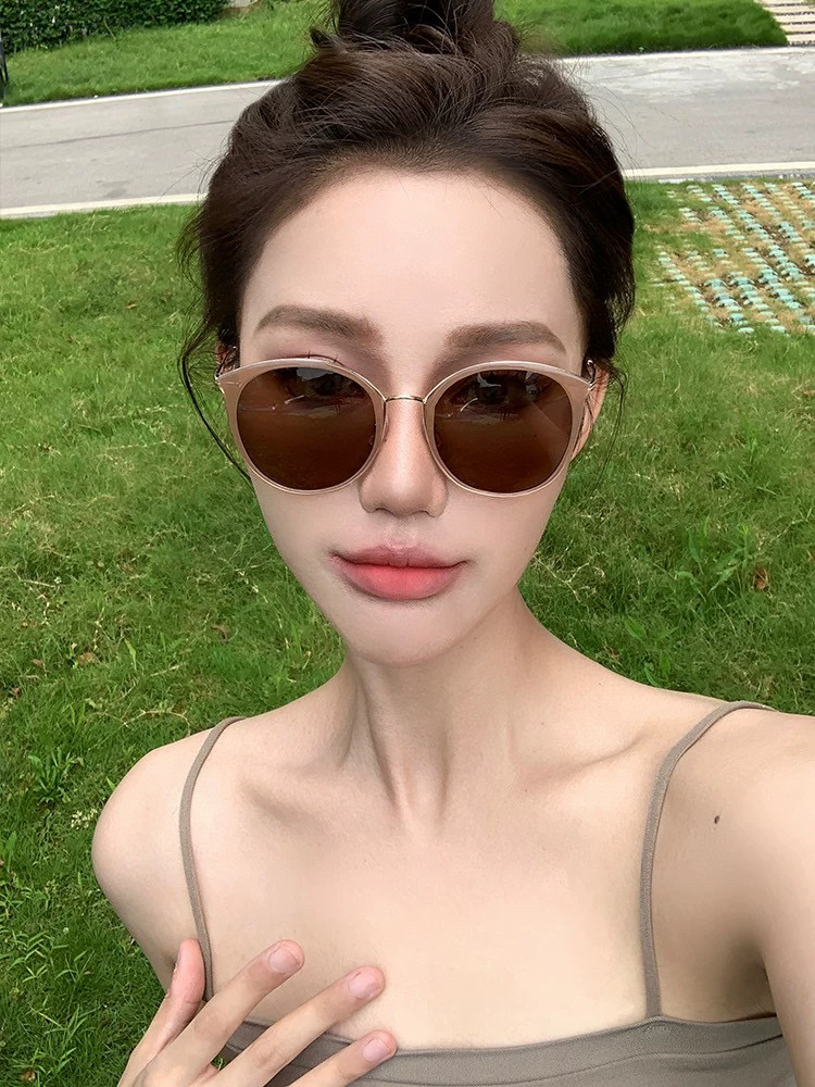    新品CHANEL 香奈儿太阳镜以独特魅力和前卫风格诠释春夏最新眼镜，质感超好佩带舒适 型号：CH6