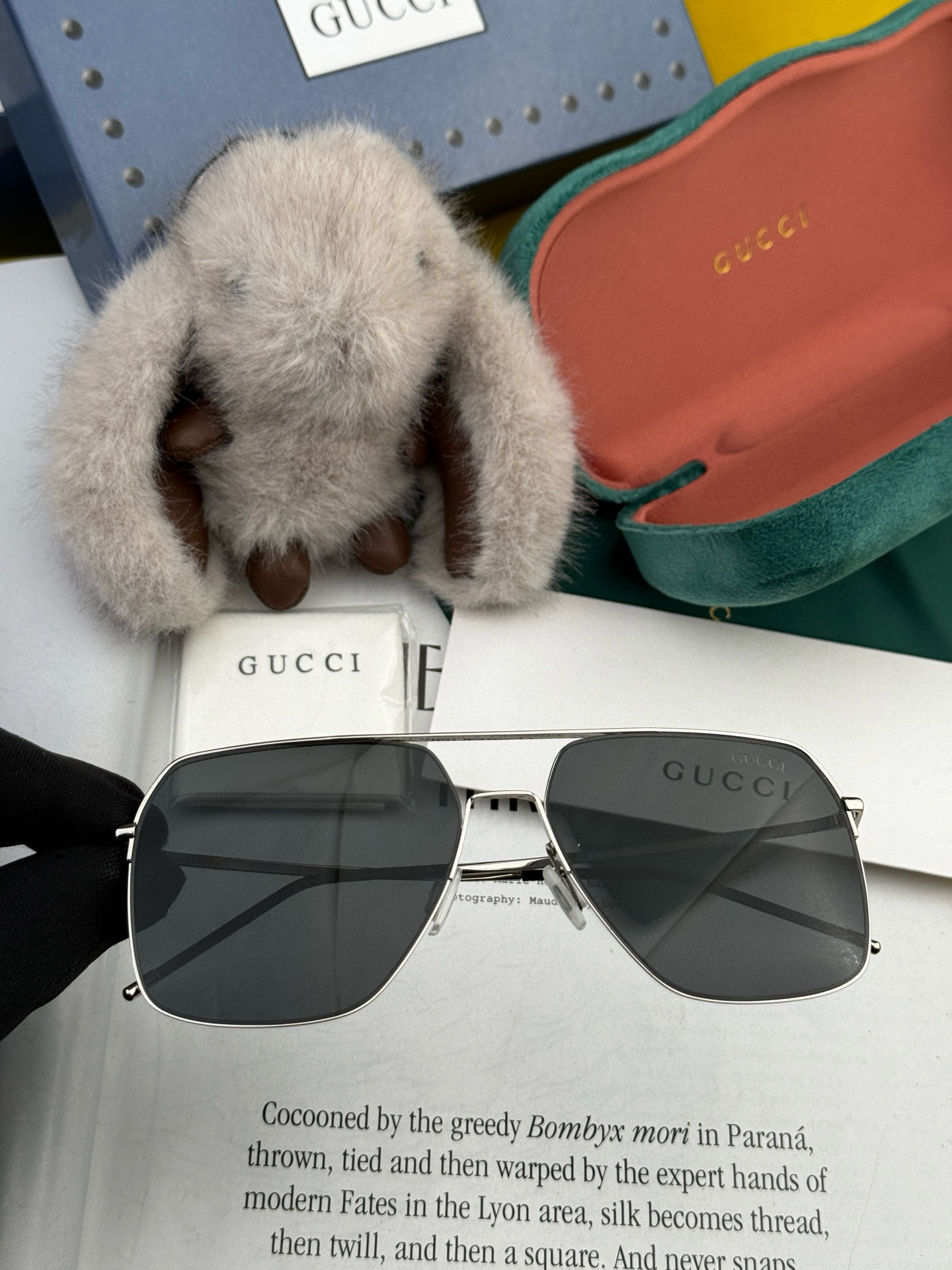         GUCCI 男款炫彩飞行员偏光太阳镜 ❤️材质：高清尼龙加厚卡槽高清偏光镜片 🌹无边框镜