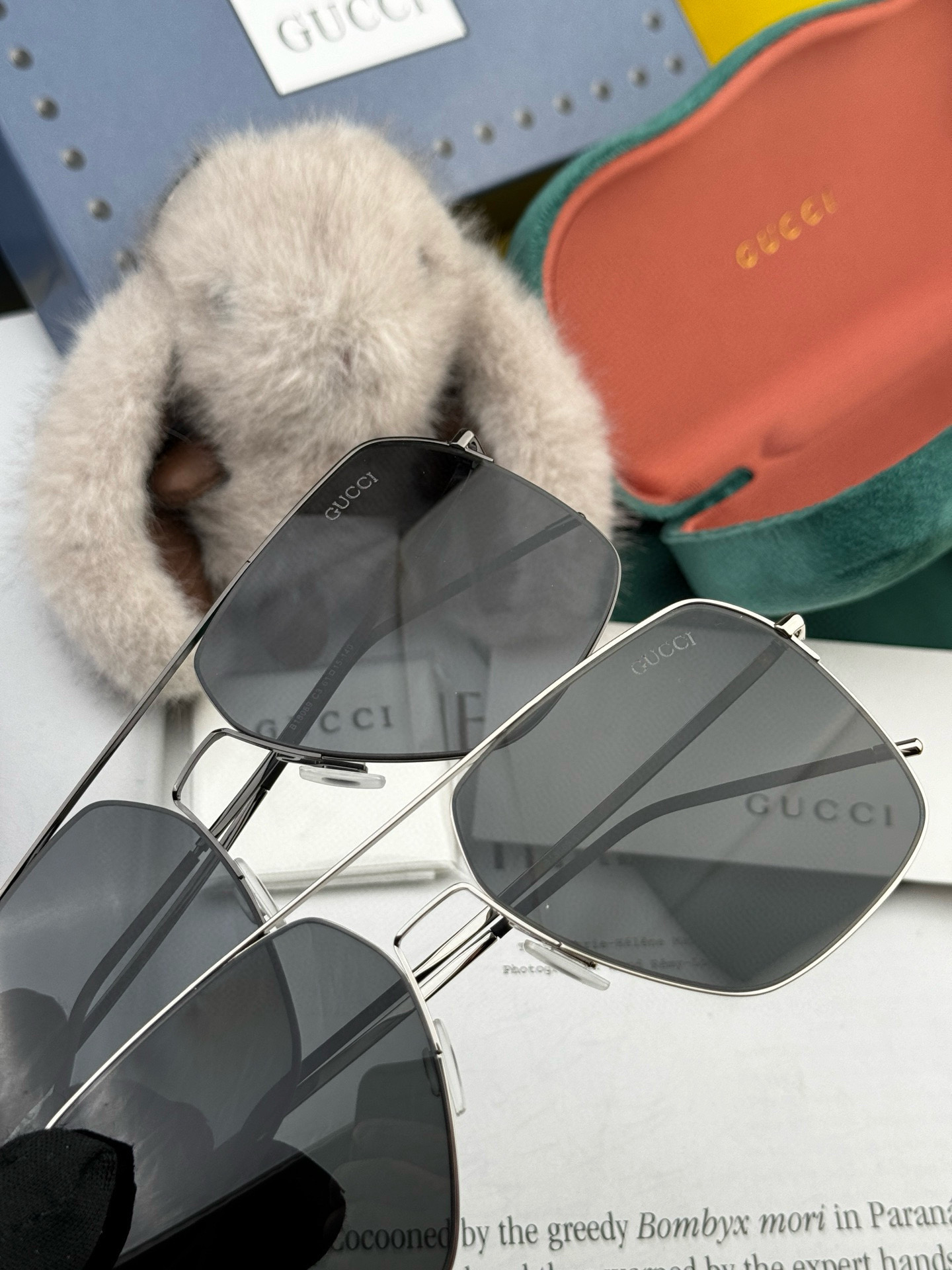         GUCCI 男款炫彩飞行员偏光太阳镜 ❤️材质：高清尼龙加厚卡槽高清偏光镜片 🌹无边框镜