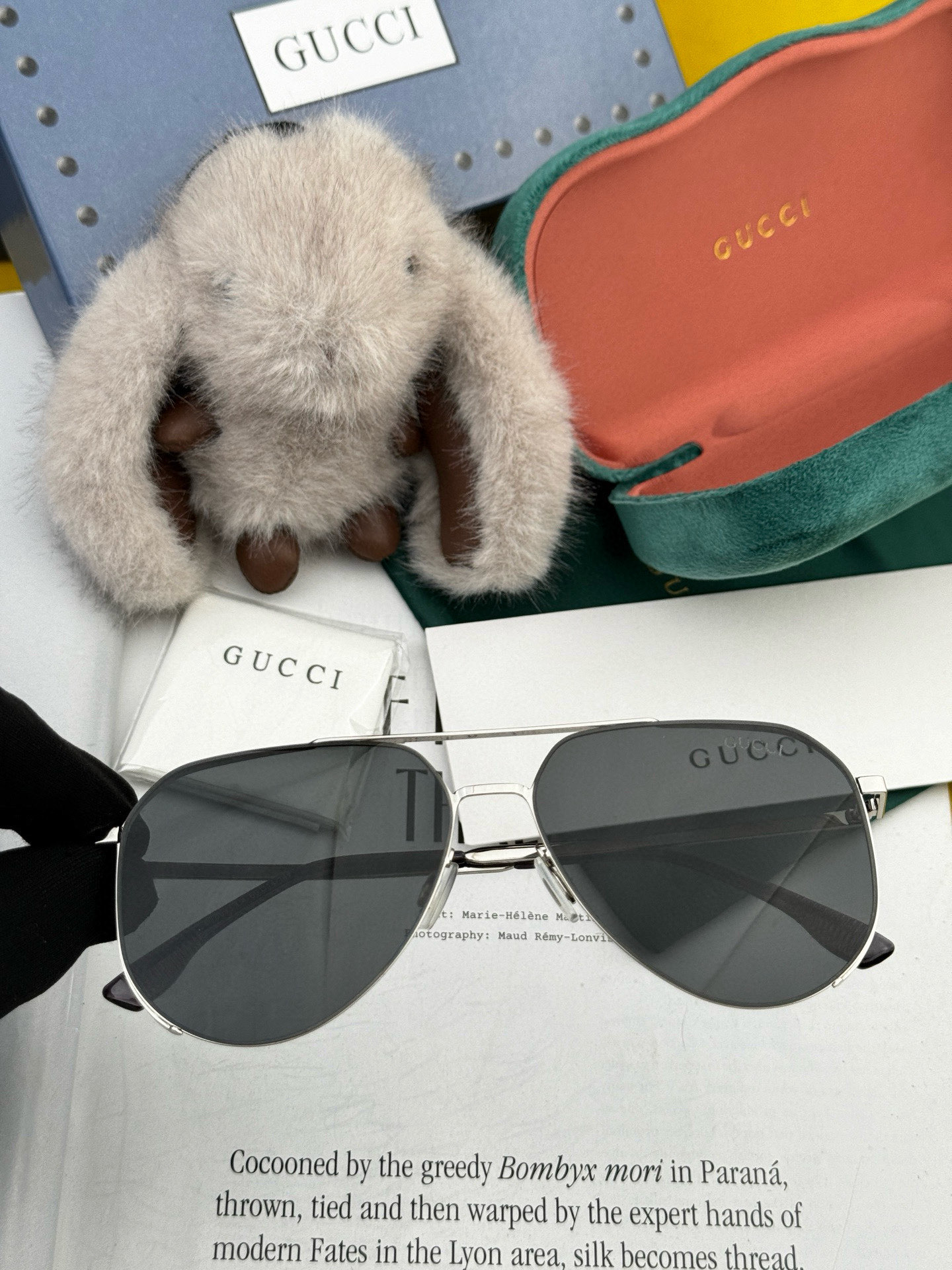         GUCCI 男款炫彩飞行员偏光太阳镜 ❤️材质：高清尼龙加厚卡槽高清偏光镜片 🌹无边框镜