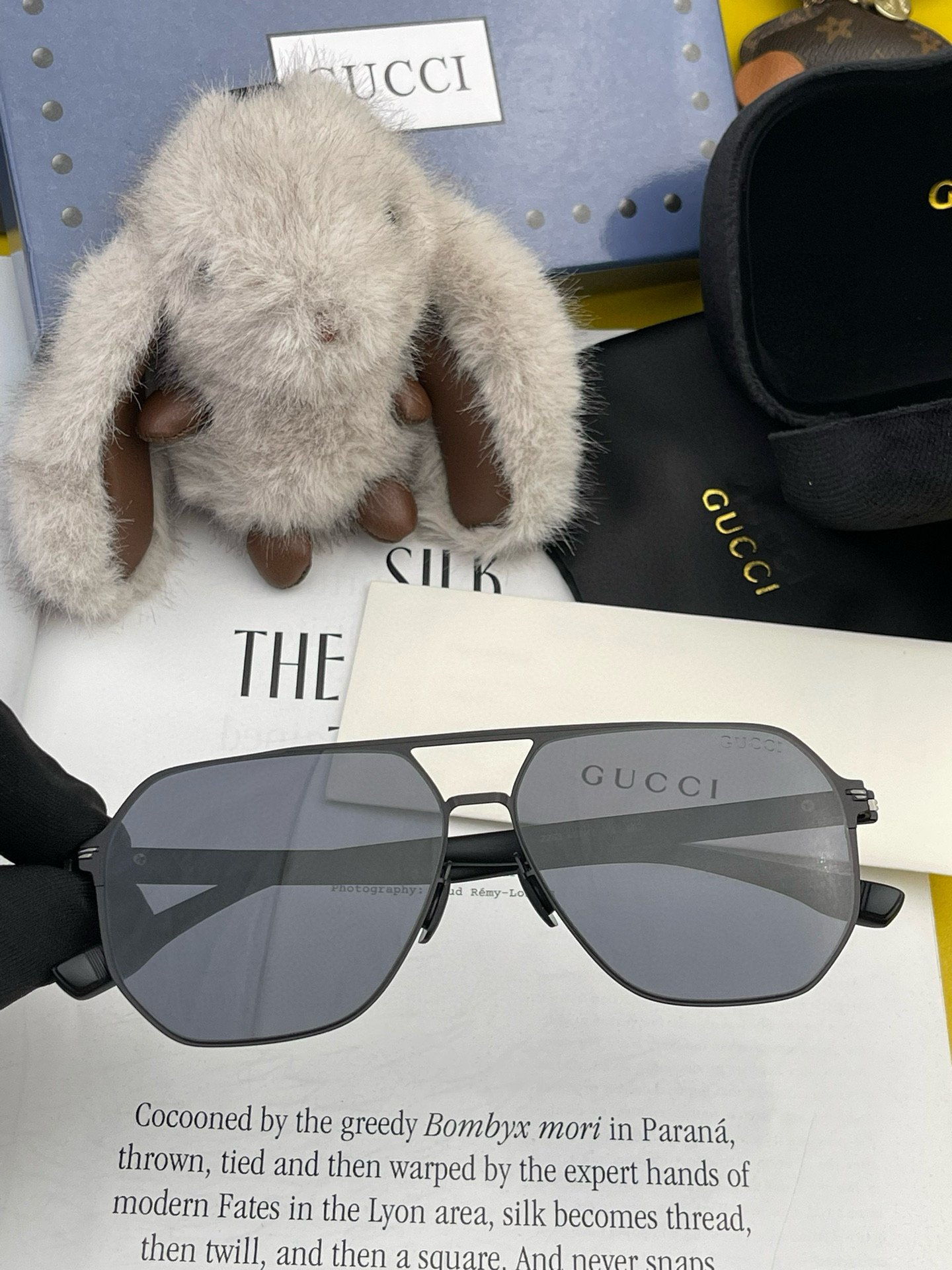        GUCCI 男款炫彩飞行员偏光太阳镜 ❤️材质：高清尼龙加厚卡槽高清偏光镜片 🌹无边框镜架