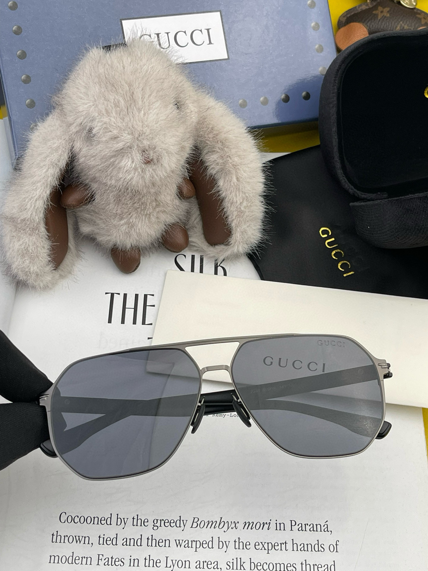        GUCCI 男款炫彩飞行员偏光太阳镜 ❤️材质：高清尼龙加厚卡槽高清偏光镜片 🌹无边框镜架