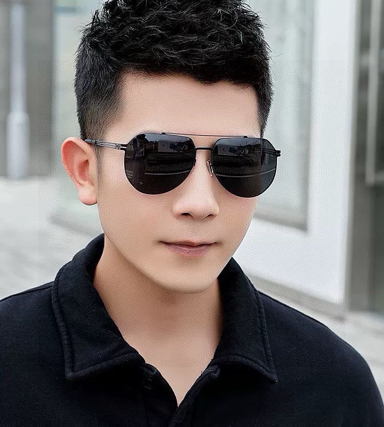        GUCCI 男款炫彩飞行员偏光太阳镜 ❤️材质：高清尼龙加厚卡槽高清偏光镜片 🌹无边框镜架
