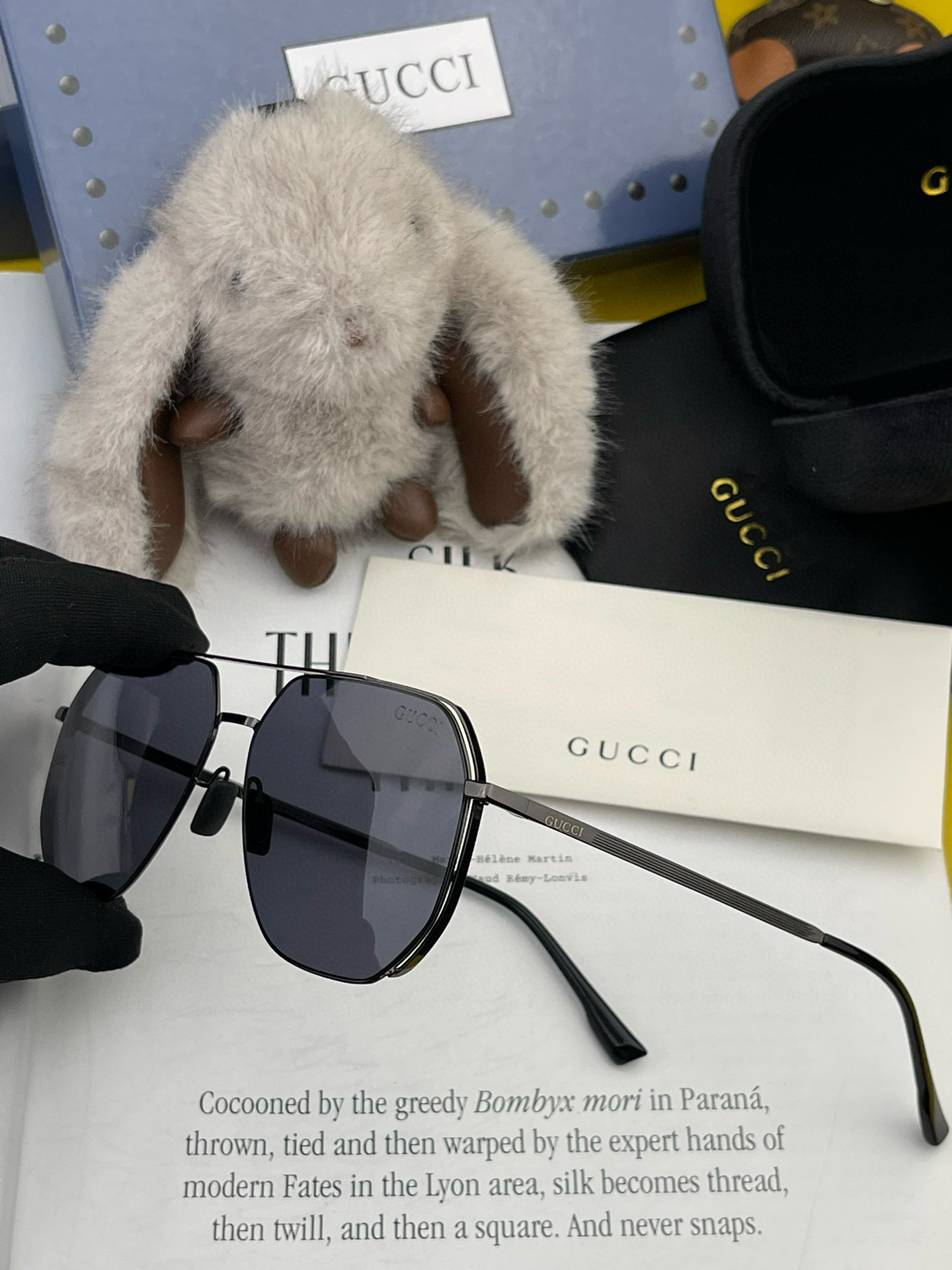        GUCCI 男款炫彩飞行员偏光太阳镜 ❤️材质：高清尼龙加厚卡槽高清偏光镜片 🌹无边框镜架