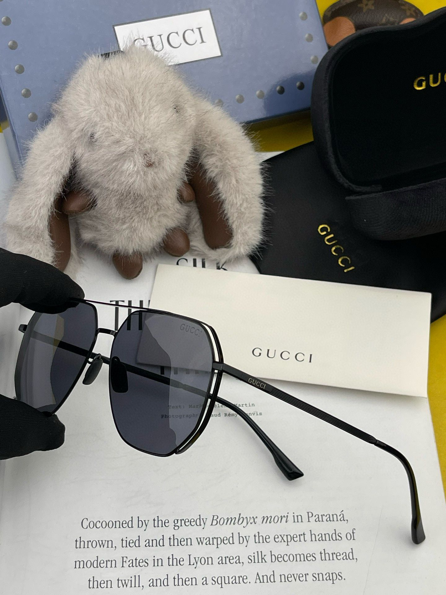        GUCCI 男款炫彩飞行员偏光太阳镜 ❤️材质：高清尼龙加厚卡槽高清偏光镜片 🌹无边框镜架