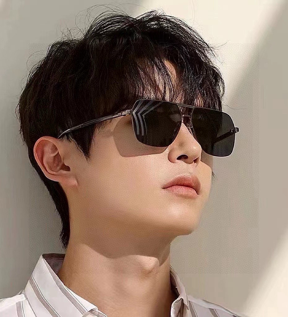         GUCCI 男款炫彩飞行员偏光太阳镜 ❤️材质：高清尼龙加厚卡槽高清偏光镜片 🌹无边框镜