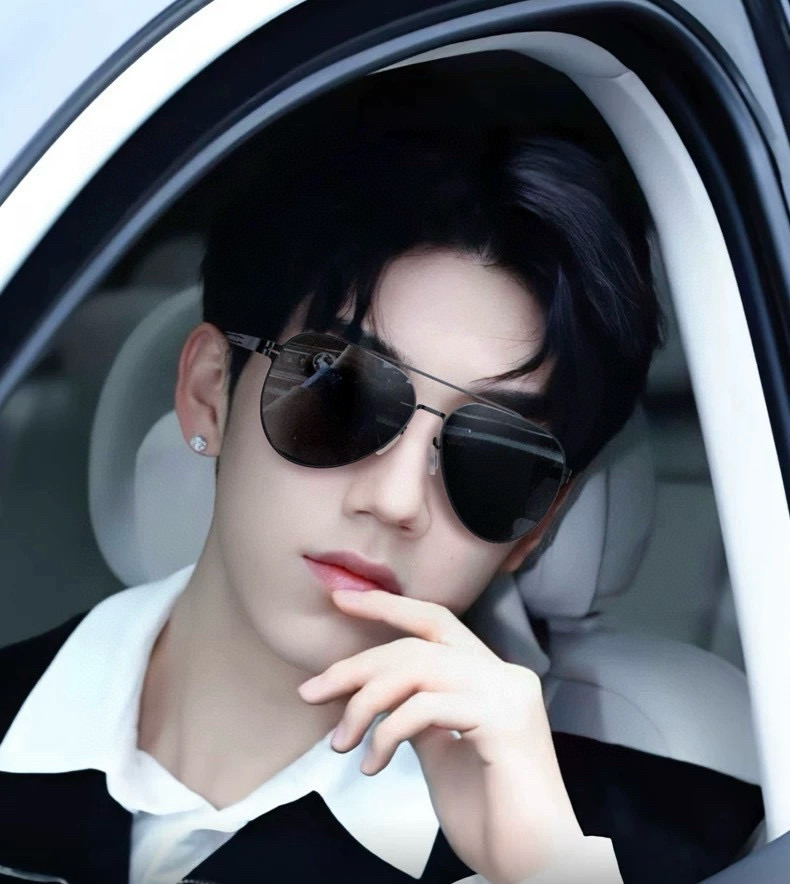 ♦️ GUCCI 2025新款男女情侣款太阳镜多边形墨镜iP电镀永不褪色 超轻超有弹性整幅眼镜无螺丝重要
