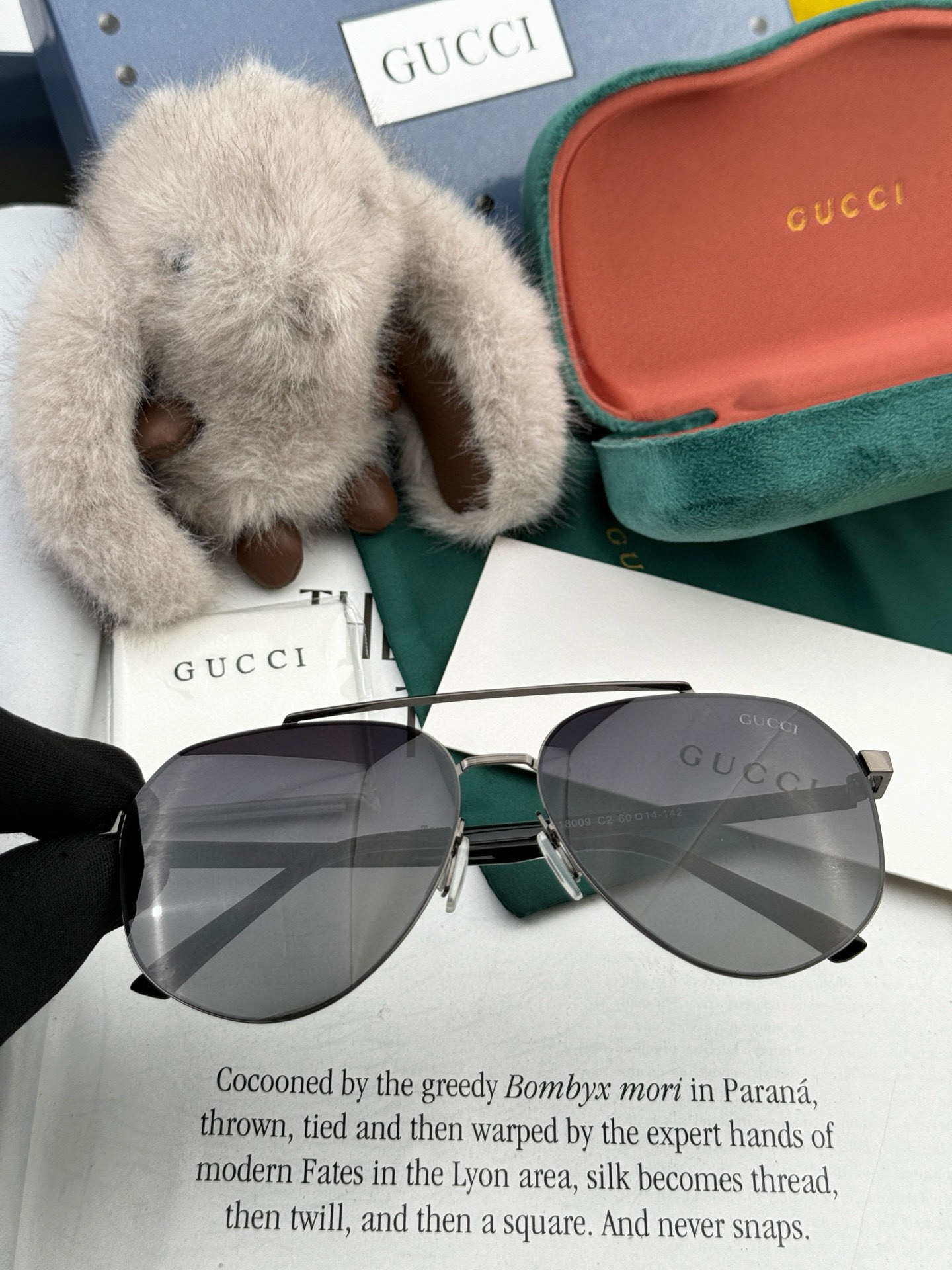         GUCCI 男款炫彩飞行员偏光太阳镜 ❤️材质：高清尼龙加厚卡槽高清偏光镜片 🌹无边框镜