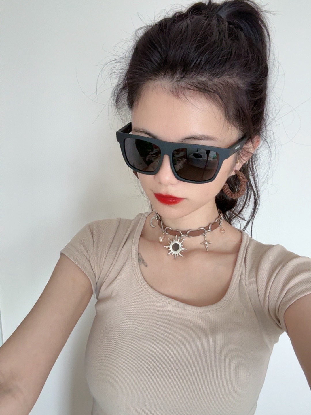 NO:250696,Prada Square frame sunglasses sunglasses classic square frame design, not picky about face shape, it shows temperament no matter how you match it, prevent ultraviolet rays Model glasses sunglasses, glasses, prada19860909普拉达 方框太阳镜墨镜经典的方框设计,不挑脸型,无论怎么搭配都非常显气质 预防紫外线 型号型号眼镜墨镜太阳镜,眼镜,prada,glasses