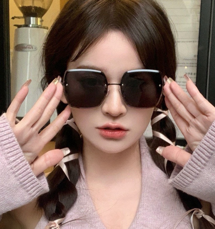 NO:250742,GUCCI-Gucci imported from Italy 2025 fashion trend luxury decorative sunglasses Nylon high-definition sunglasses star poster model Ultra-high complex craftsmanship full of three-dimensional texture. Look carefully at the details. Spot model 75810 glasses sunglasses, glasses, gucci, gucci19860909GUCCI-古驰意大利进口2025时尚潮流奢华装饰太阳眼镜 尼龙高清太阳镜明星海报款 超高复杂工艺 立体质感十足 认真看细节哈现货型号75810眼镜墨镜太阳镜,眼镜,gucci,gucci,glasses