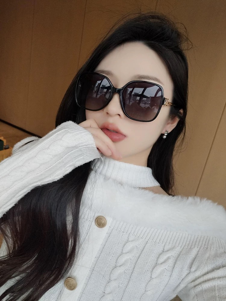 NO:252426,【DIOR】Dio polarized sunglasses, fashionable driving mirror, fashionable sunglasses, world's top luxury brand, quality assurance!  Classic style, star loves it! The best-selling brand glasses of all time!  Suitable for all face shapes Model D8266 glasses sunglasses sunglasses, glasses, dior, dior19860909【DIOR】迪奥偏光太阳镜 时尚造型 开车驾驶镜时尚墨镜世界顶级奢华品牌,品质保证！经典款, 明星热爱!有史以来最畅销的品牌眼镜！ 适合各种脸型 型号D8266眼镜墨镜太阳镜,眼镜,dior,dior,glasses