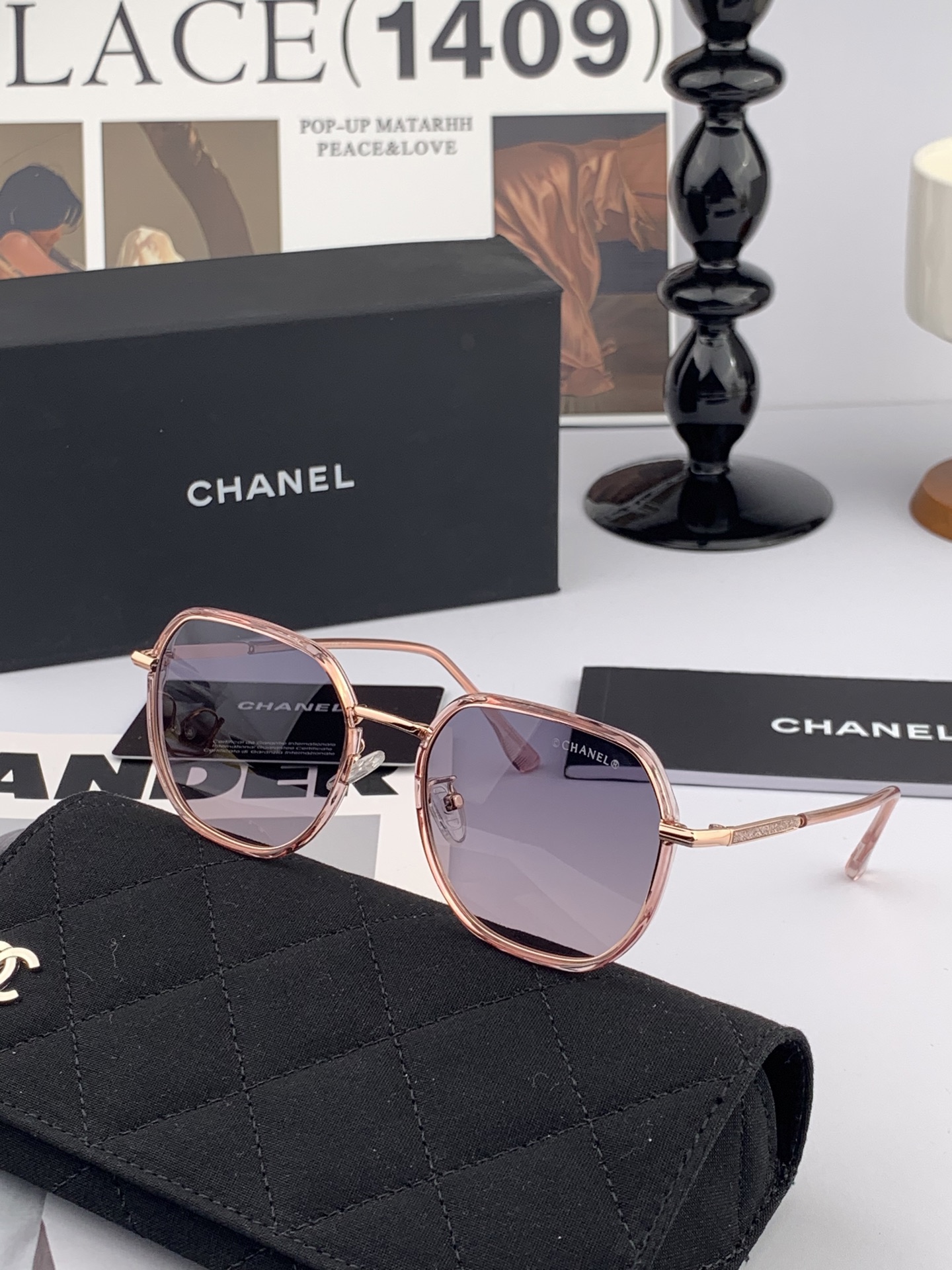    新品CHANEL 香奈儿太阳镜以独特魅力和前卫风格诠释春夏最新眼镜，质感超好佩带舒适 型号：CH9