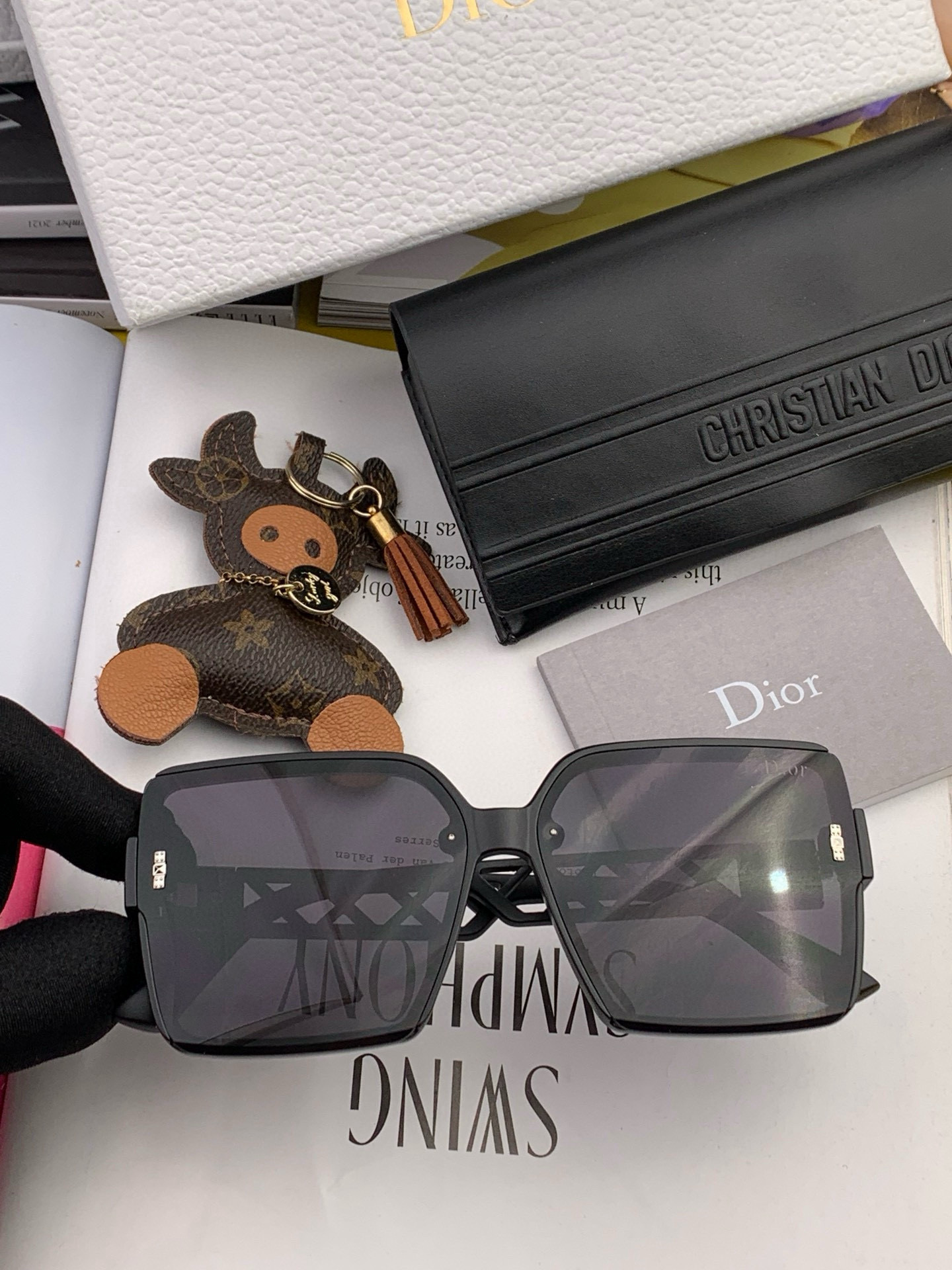  🔺 【DIOR-迪奥】2025开春新款 潮流爆款 时尚方框太阳镜 高品质 佩戴舒适 网红潮款墨镜 女士