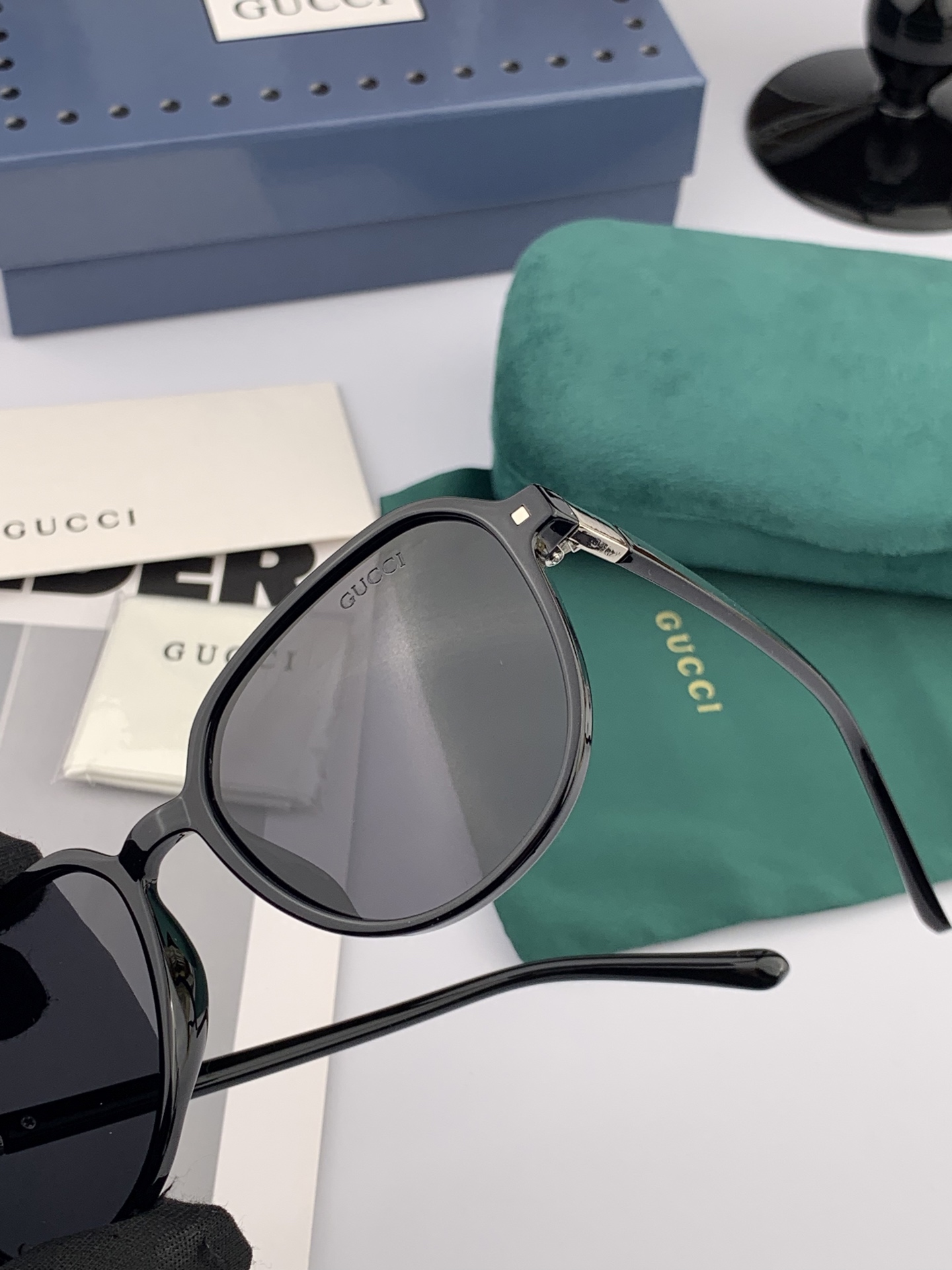   超好看 潮酷【GUCCI】古驰 新款款太阳镜以独特魅力和前卫风格诠释春夏最新眼镜，以方框设计，中梁连