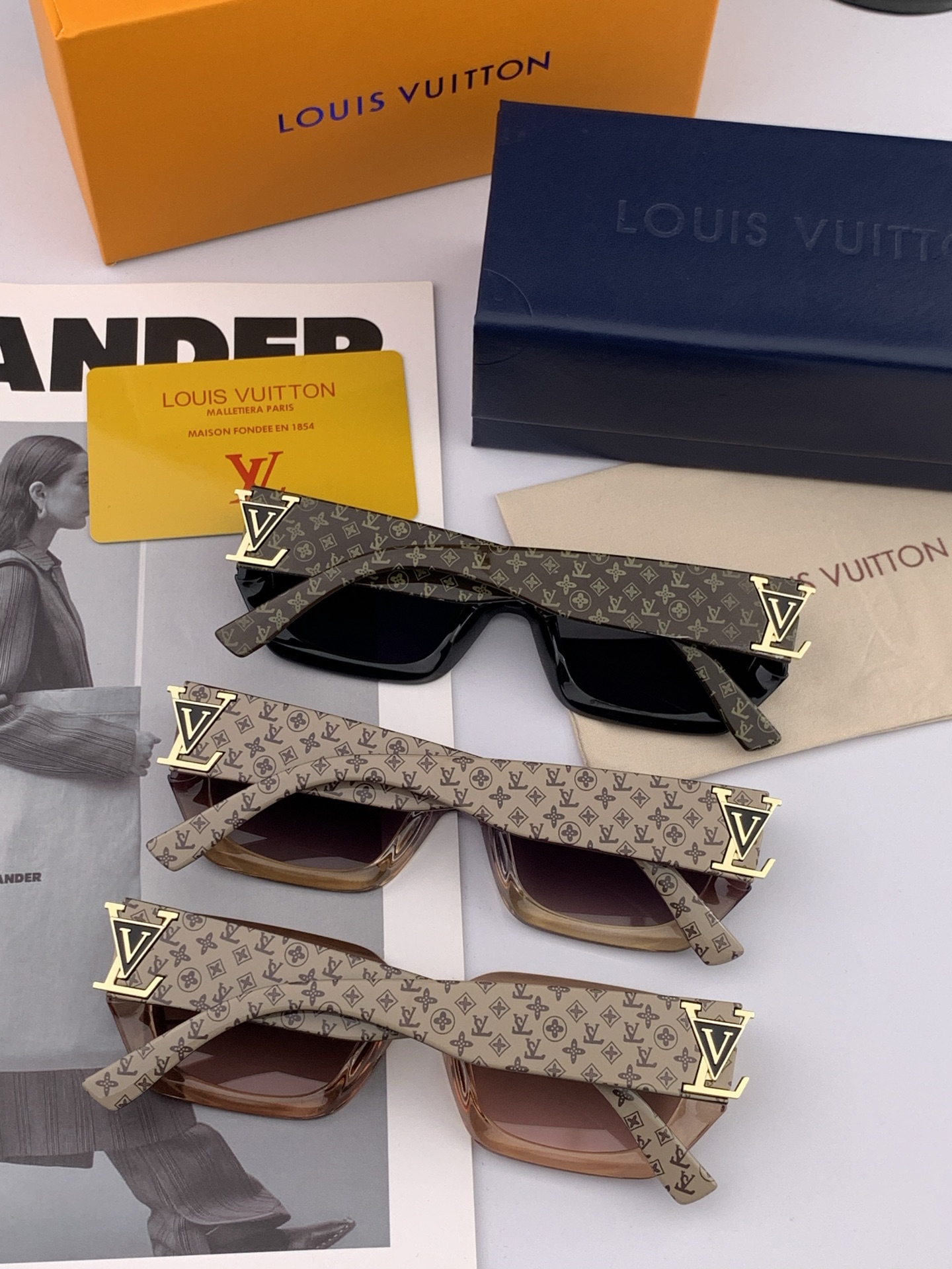  LV 2025年开春新款  潮流爆款 时尚方框太阳镜 高品质 佩戴舒适 网红潮款墨镜 型号L4232