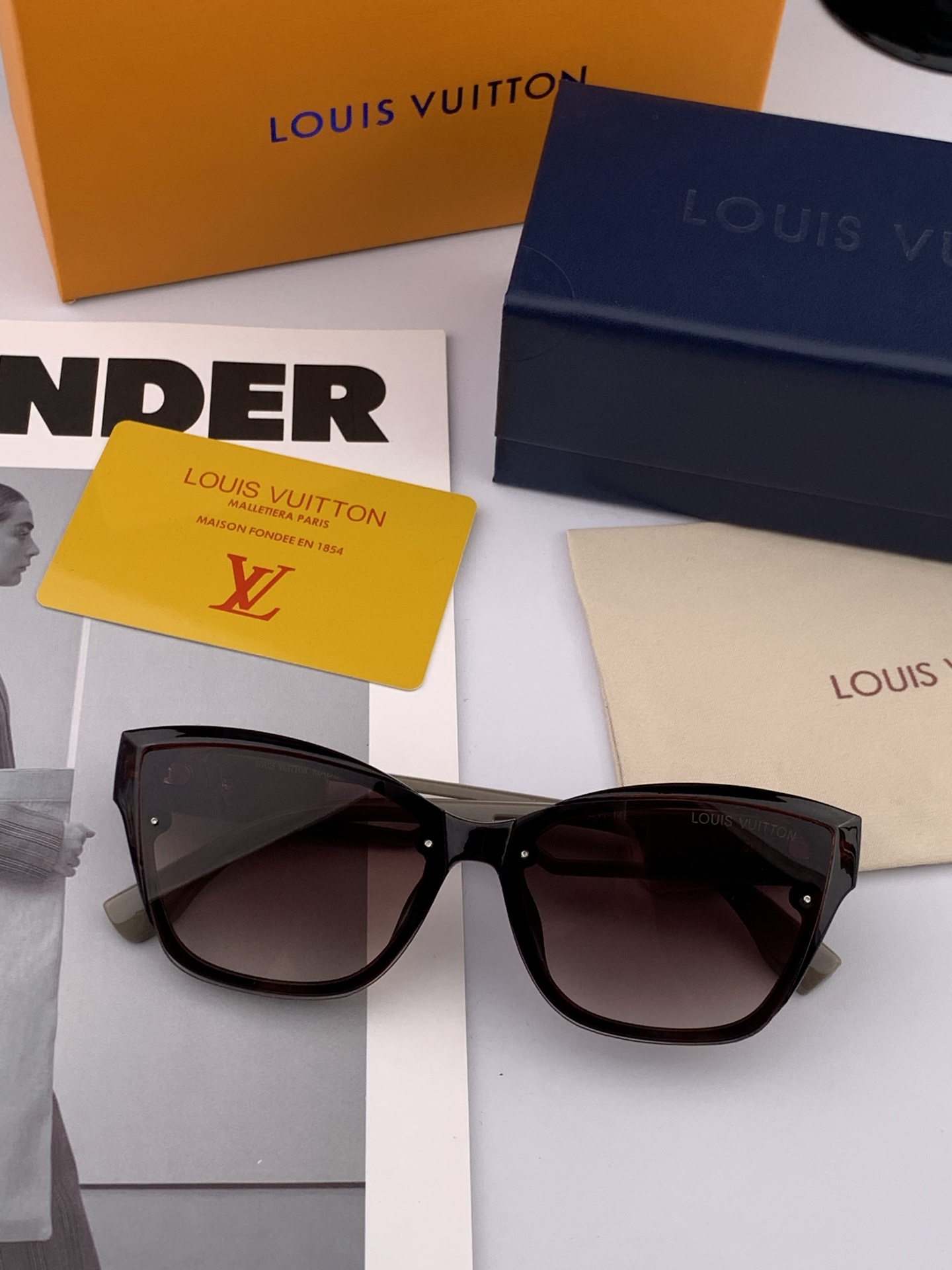  LV 2025年开春新款  潮流爆款 时尚方框太阳镜 高品质 佩戴舒适 网红潮款墨镜 型号L7310