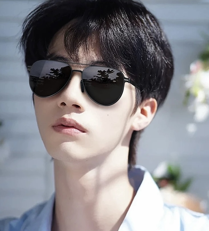 NO:251284,LV 2025 new couples sunglasses polygonal sunglasses ip electroplating will never fade. Ultra-light and elastic whole glasses without screws. The important thing is that they cannot be damaged. High-definition nylon lenses and exquisite craftsmanship. Original materials. A casual and elegant sunglasses that are not picked. It is super big brand when worn. It looks particularly good. Must-have in summer. Model L186 glasses sunglasses, glasses, louis vuitton19860909LV 2025新款男女情侣款太阳镜多边形墨镜ip电镀永不褪色 超轻超有弹性整幅眼镜无螺丝重要的是压不坏 高清尼龙镜片、精湛的工艺 原版材料 休闲大气不挑人的一款太阳镜 戴出去超级大牌 特别好看 夏天必备 型号L186眼镜墨镜太阳镜,眼镜,louis vuitton,glasses