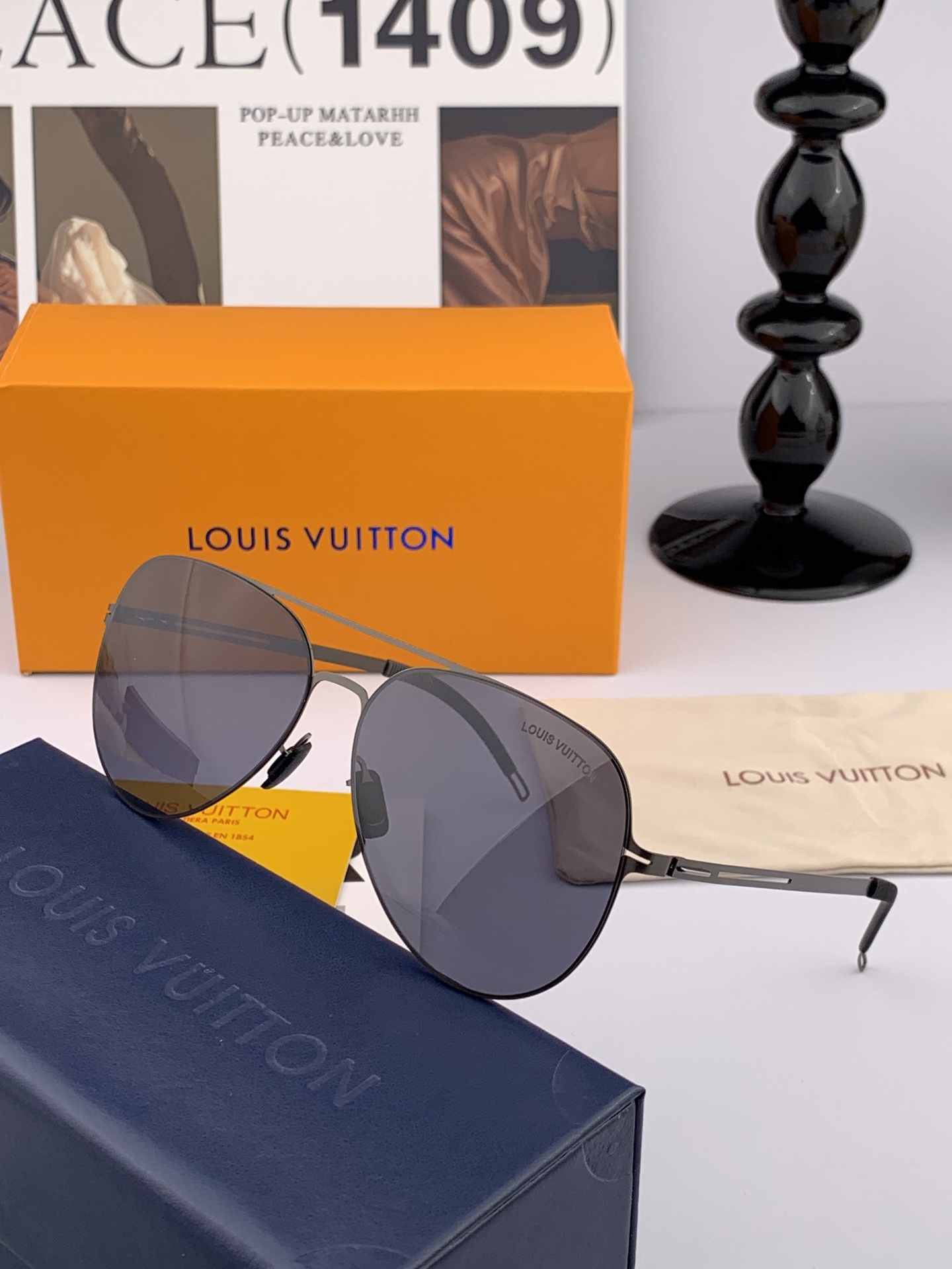 ♦️LV 2025新款男女情侣款太阳镜多边形墨镜iP电镀永不褪色 超轻超有弹性整幅眼镜无螺丝重要的是压不