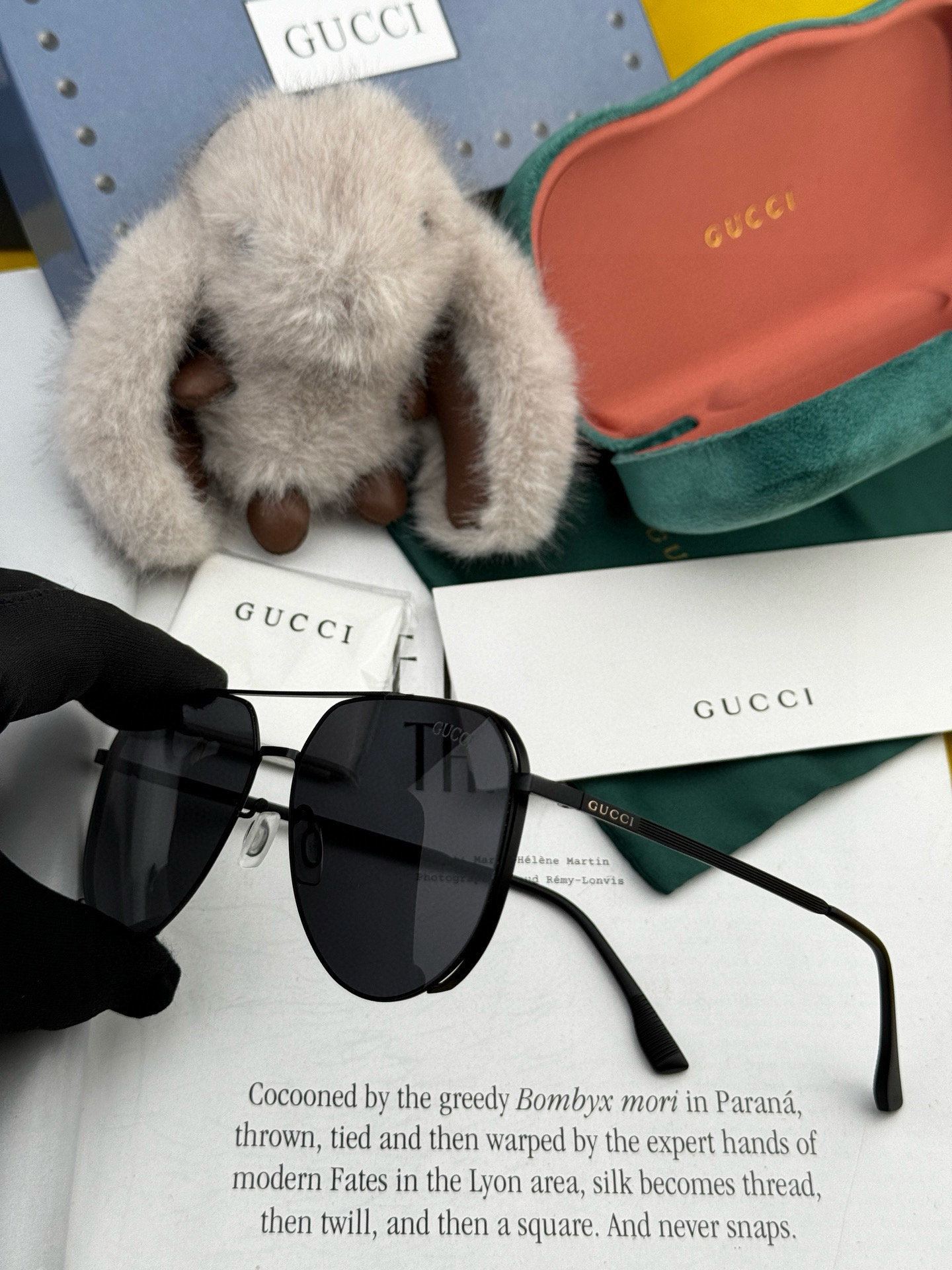         GUCCI 男款炫彩飞行员偏光太阳镜 ❤️材质：高清尼龙加厚卡槽高清偏光镜片 🌹无边框镜