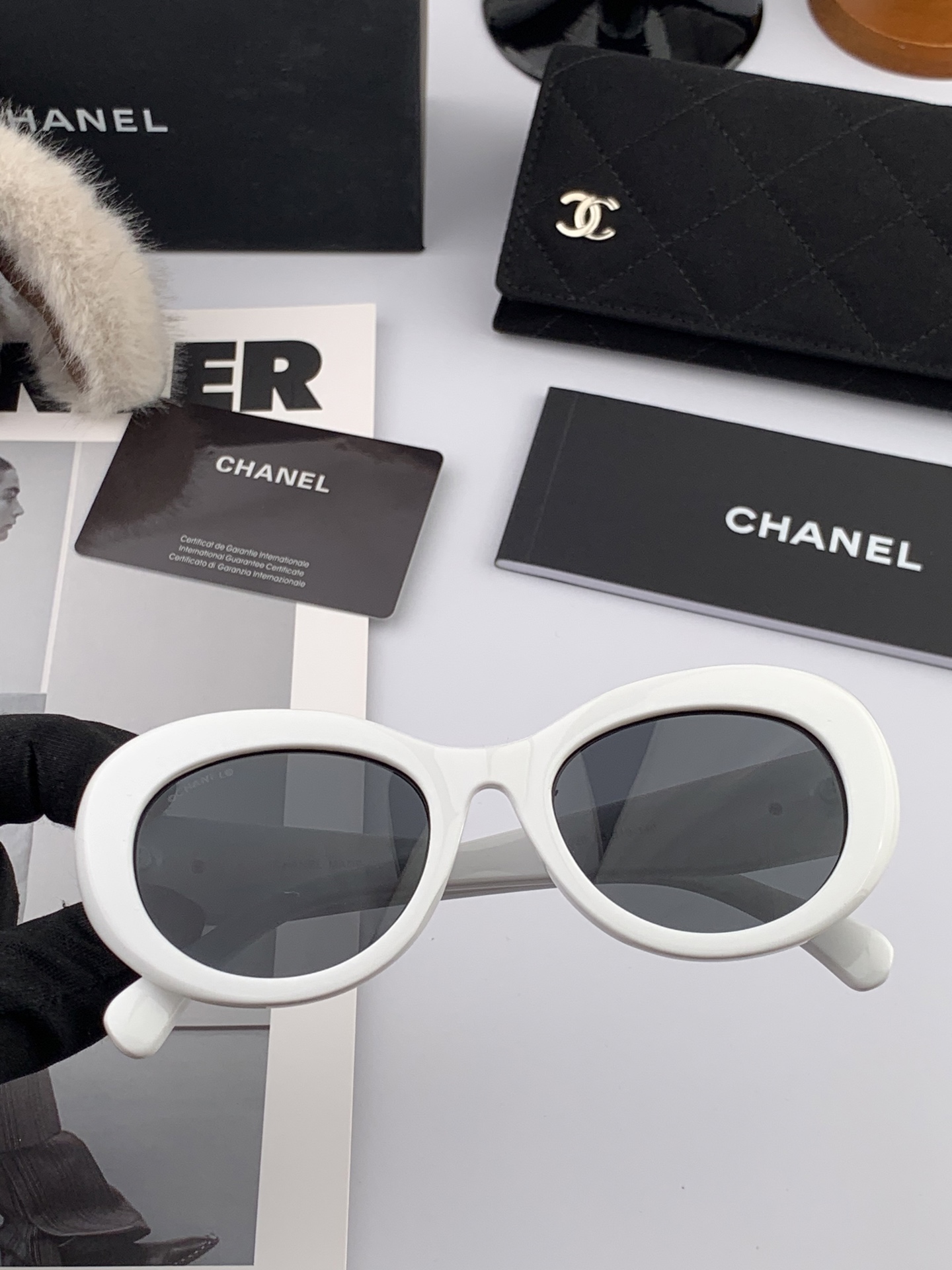    新品CHANEL 香奈儿太阳镜以独特魅力和前卫风格诠释春夏最新眼镜，质感超好佩带舒适 型号：CH0