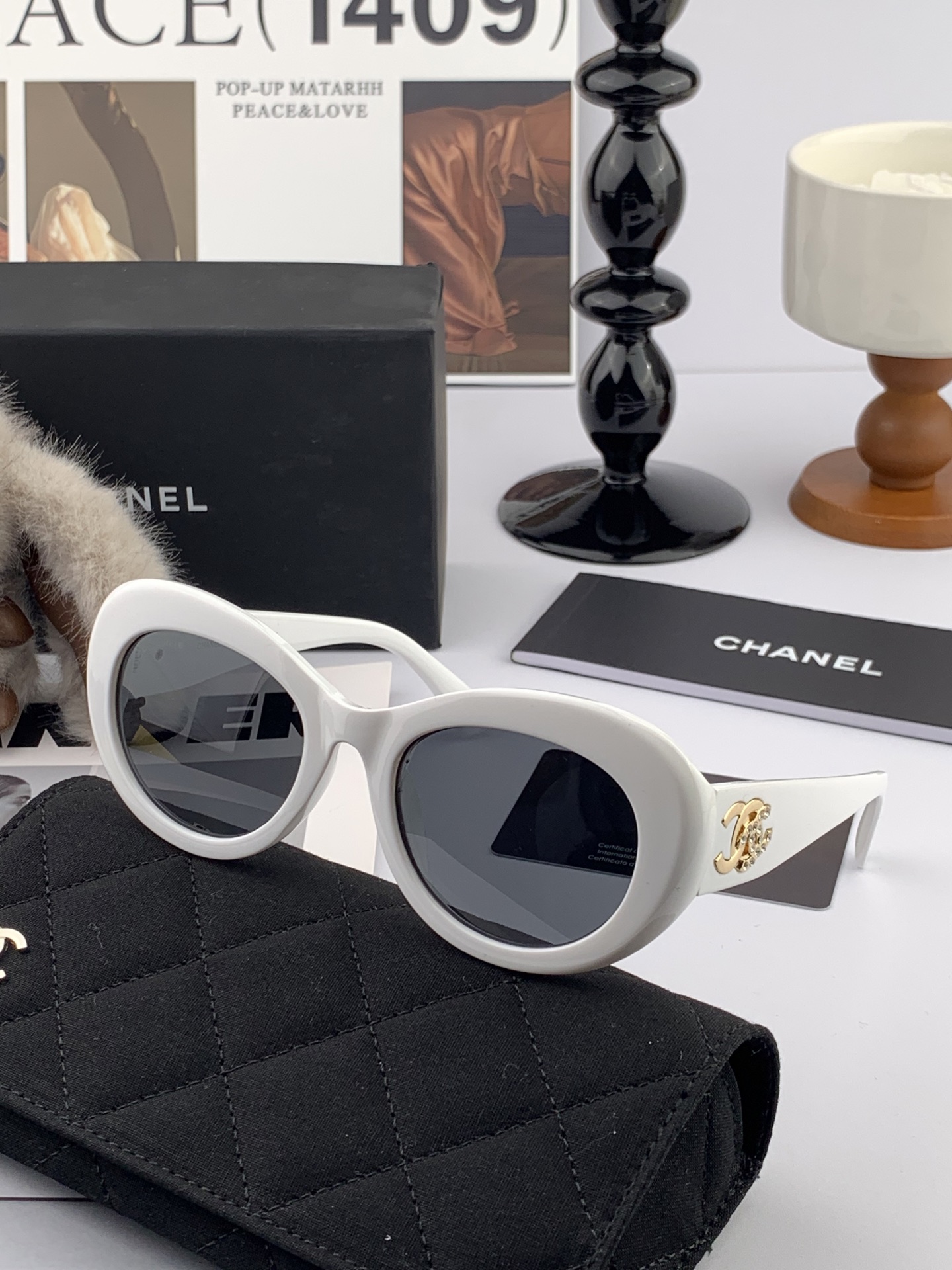    新品CHANEL 香奈儿太阳镜以独特魅力和前卫风格诠释春夏最新眼镜，质感超好佩带舒适 型号：CH0