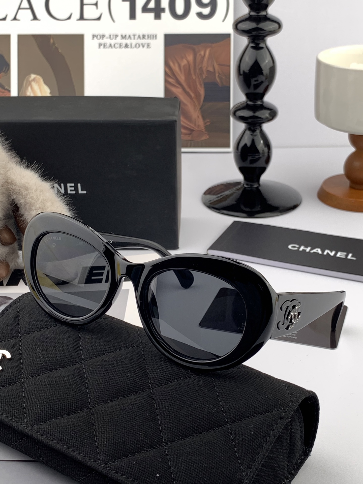    新品CHANEL 香奈儿太阳镜以独特魅力和前卫风格诠释春夏最新眼镜，质感超好佩带舒适 型号：CH0