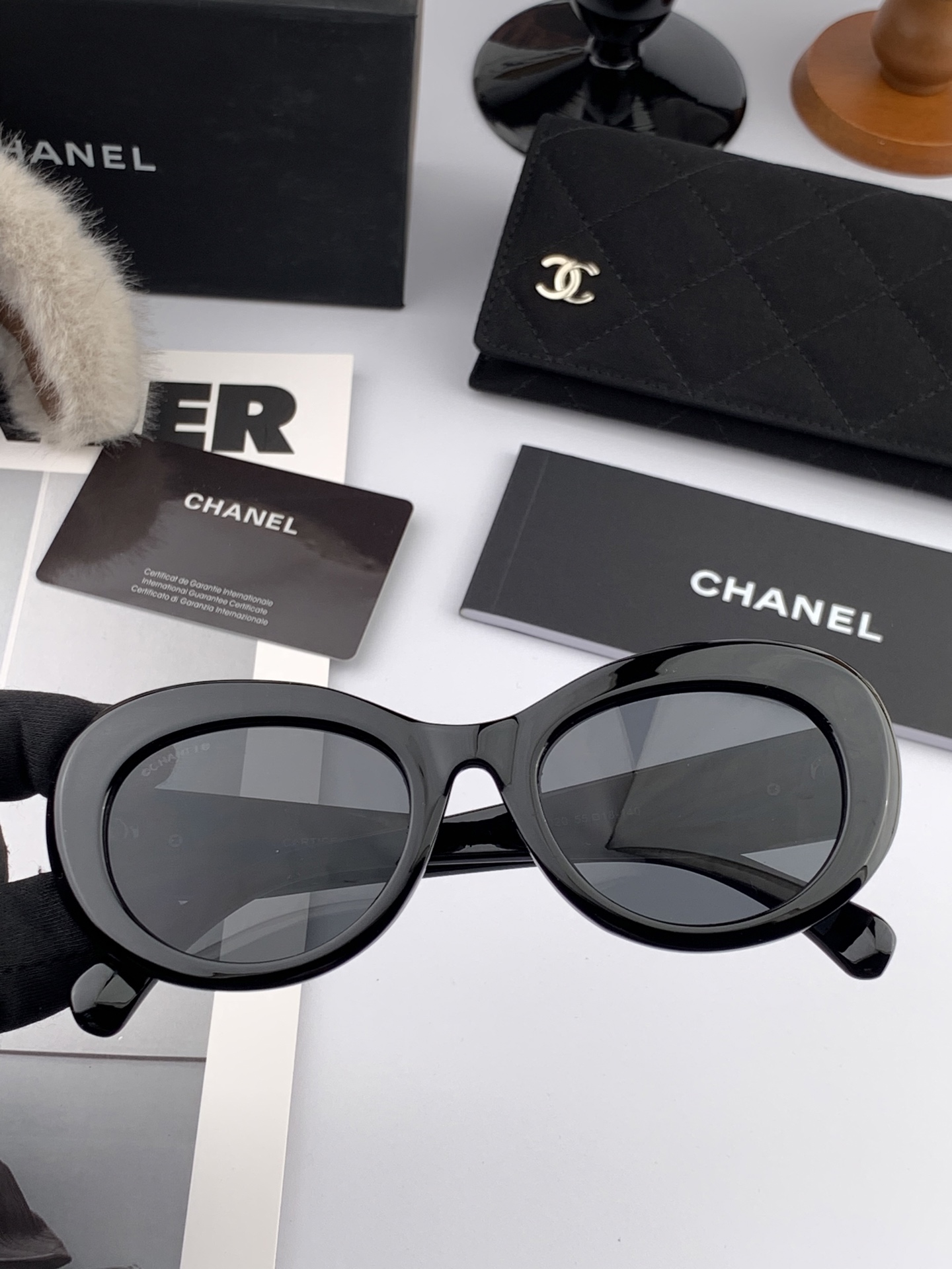    新品CHANEL 香奈儿太阳镜以独特魅力和前卫风格诠释春夏最新眼镜，质感超好佩带舒适 型号：CH0