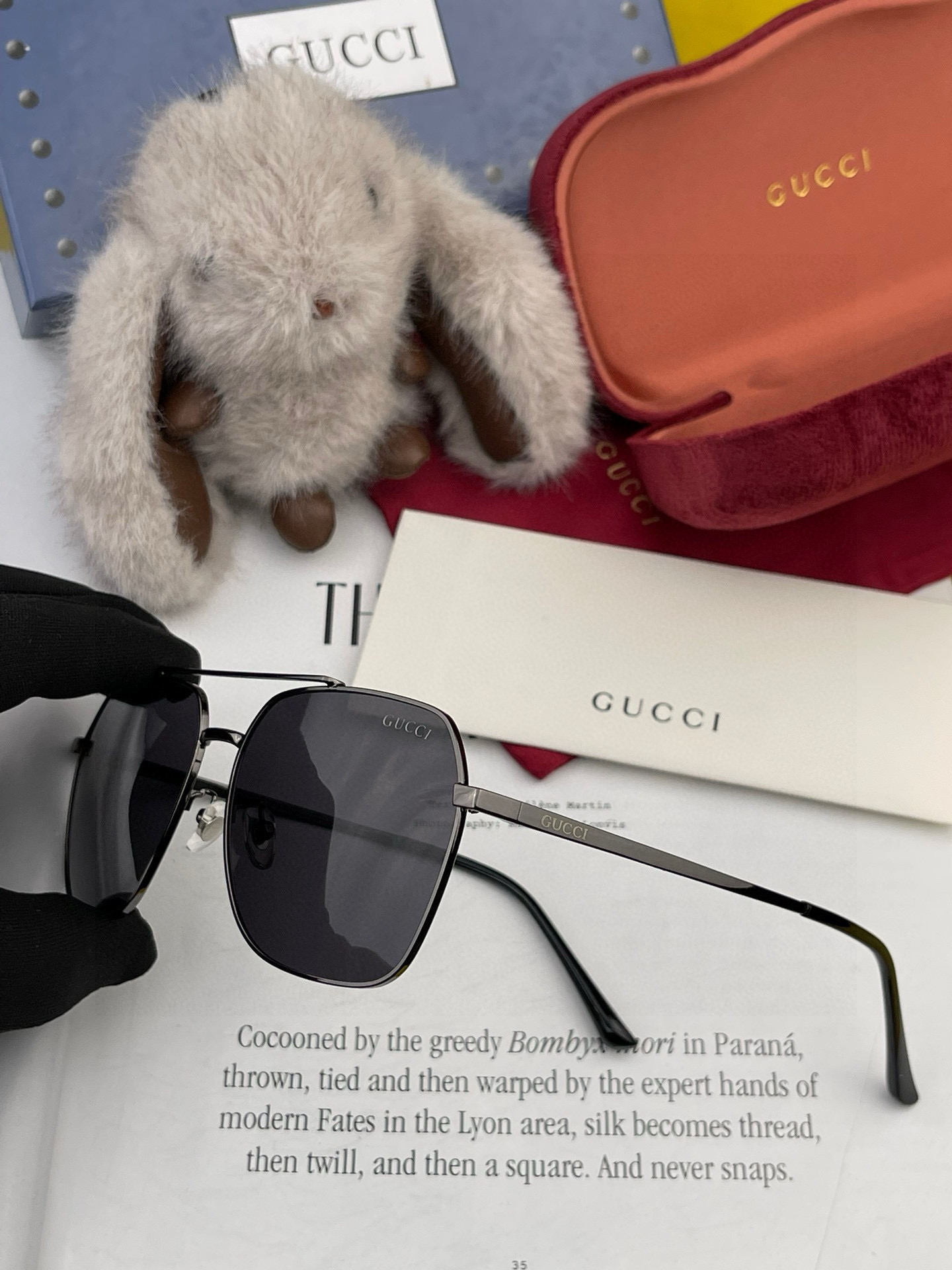   Gucci 。  高品质男女款墨镜   👍 进口宝丽来偏光镜片  。蛤蟆镜 开车钓鱼都可 。百搭显瘦