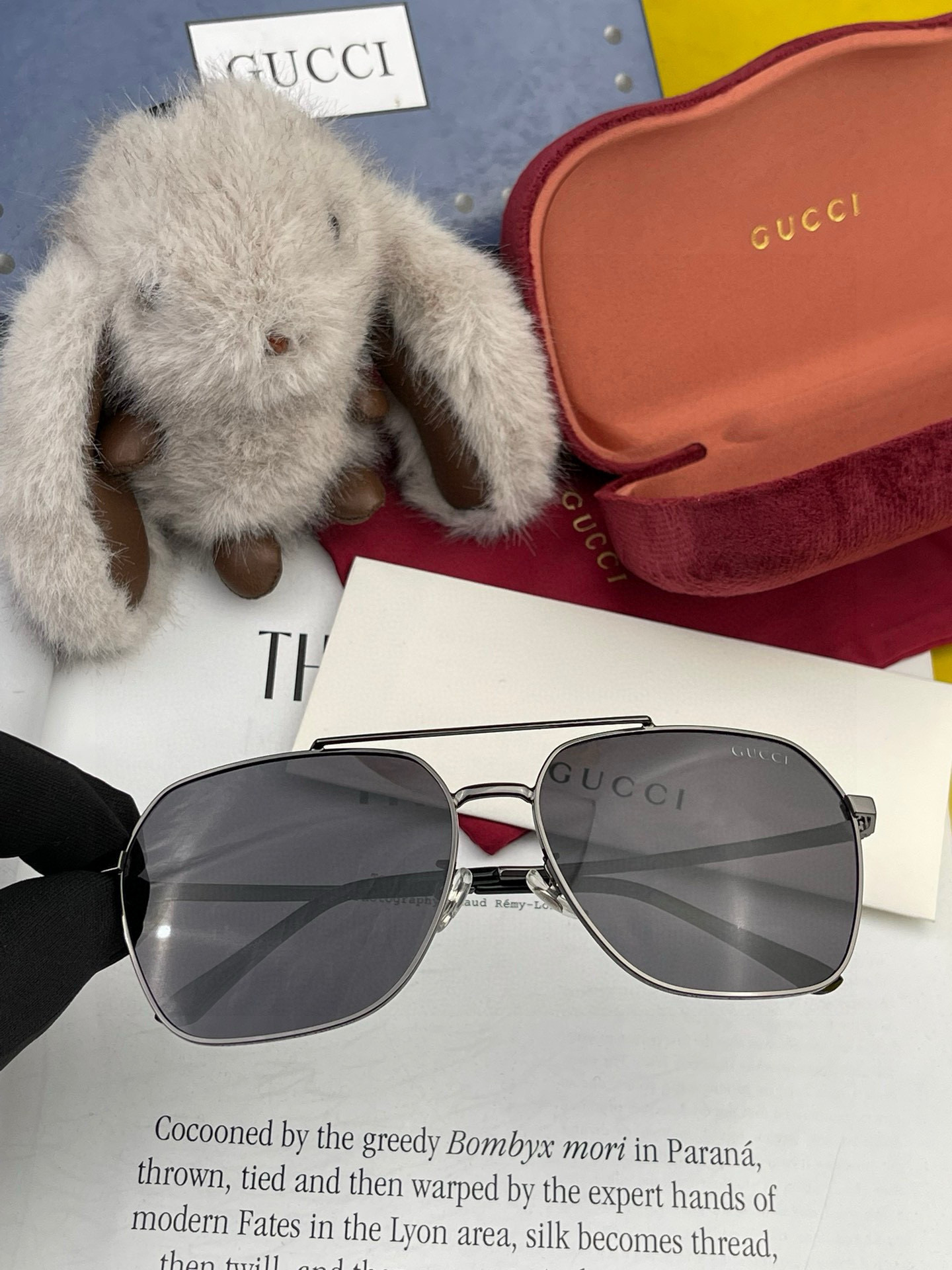   Gucci 。  高品质男女款墨镜   👍 进口宝丽来偏光镜片  。蛤蟆镜 开车钓鱼都可 。百搭显瘦