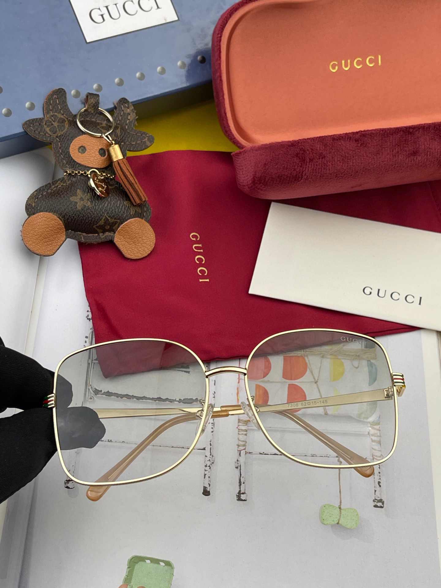  GUCCI 2025开春新款 最新款方框太阳镜 各路网红纷纷带起气场满分‼️ 俏皮甜美.上脸效果更佳.