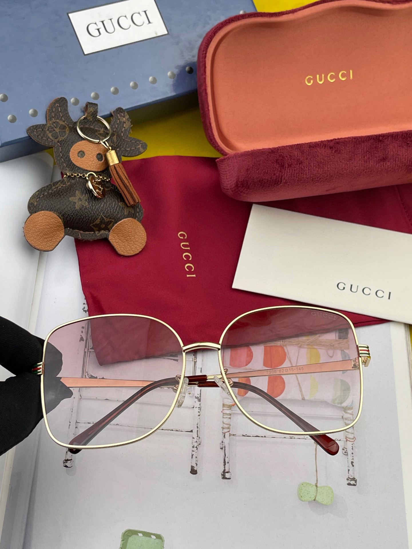 GUCCI 2025开春新款 最新款方框太阳镜 各路网红纷纷带起气场满分‼️ 俏皮甜美.上脸效果更佳.
