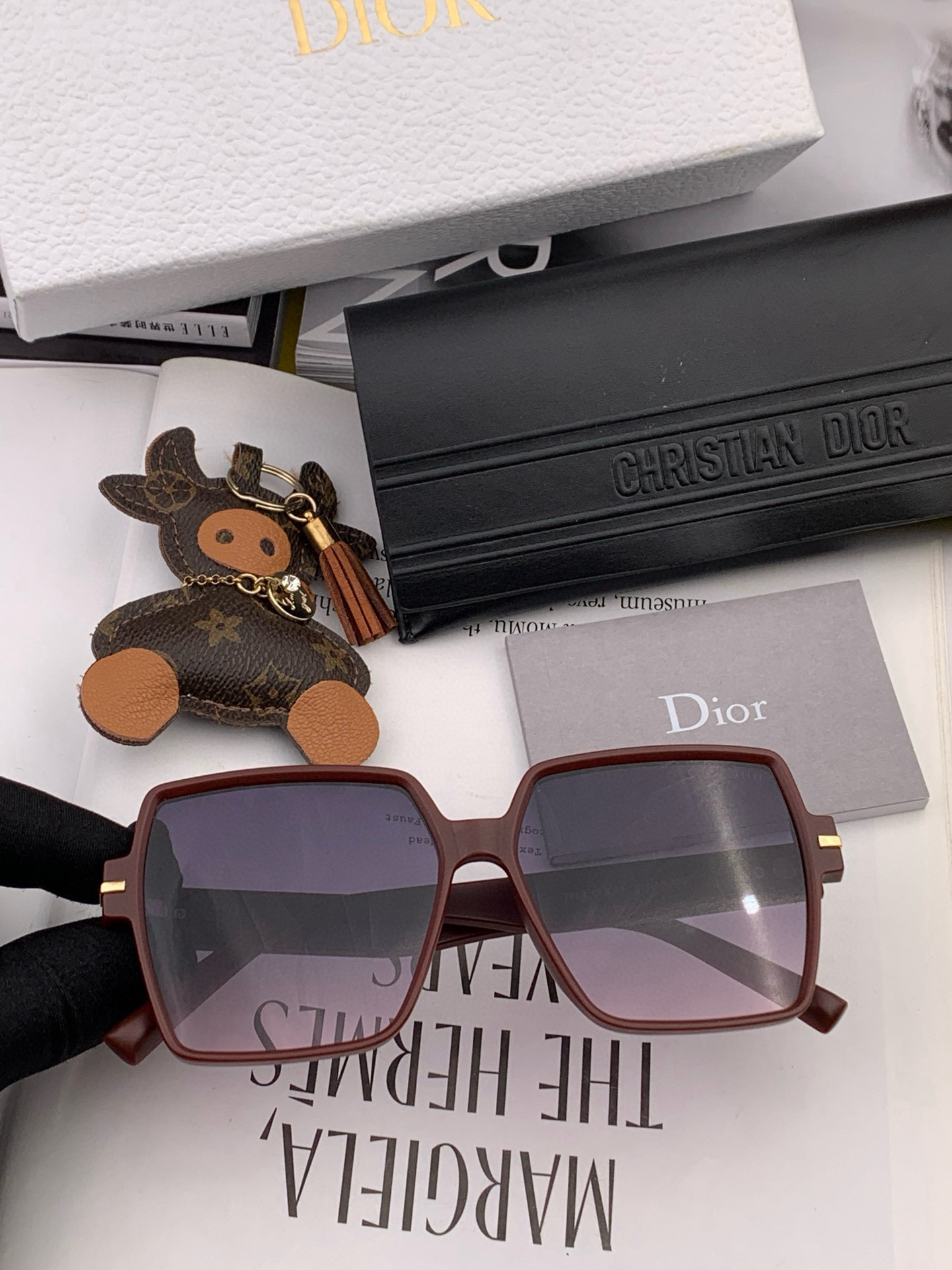 🔺 【DIOR】2025开春新款 潮流爆款 时尚方框偏光太阳镜 高品质 佩戴舒适 网红潮款墨镜 女士高清