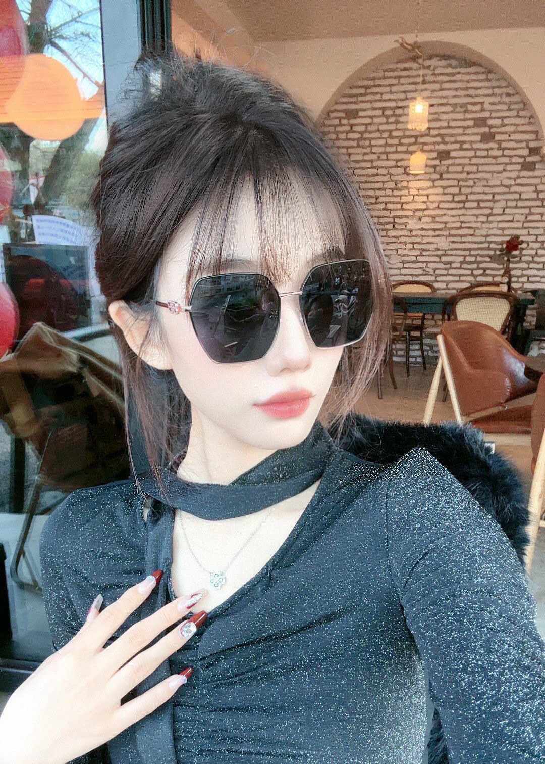 【偏光系列太阳镜】🎈原版出货 巴宝莉网红超爆款💙经典奢华全球风强酷亲亲 时尚方框太阳镜得意 气质非凡😄 