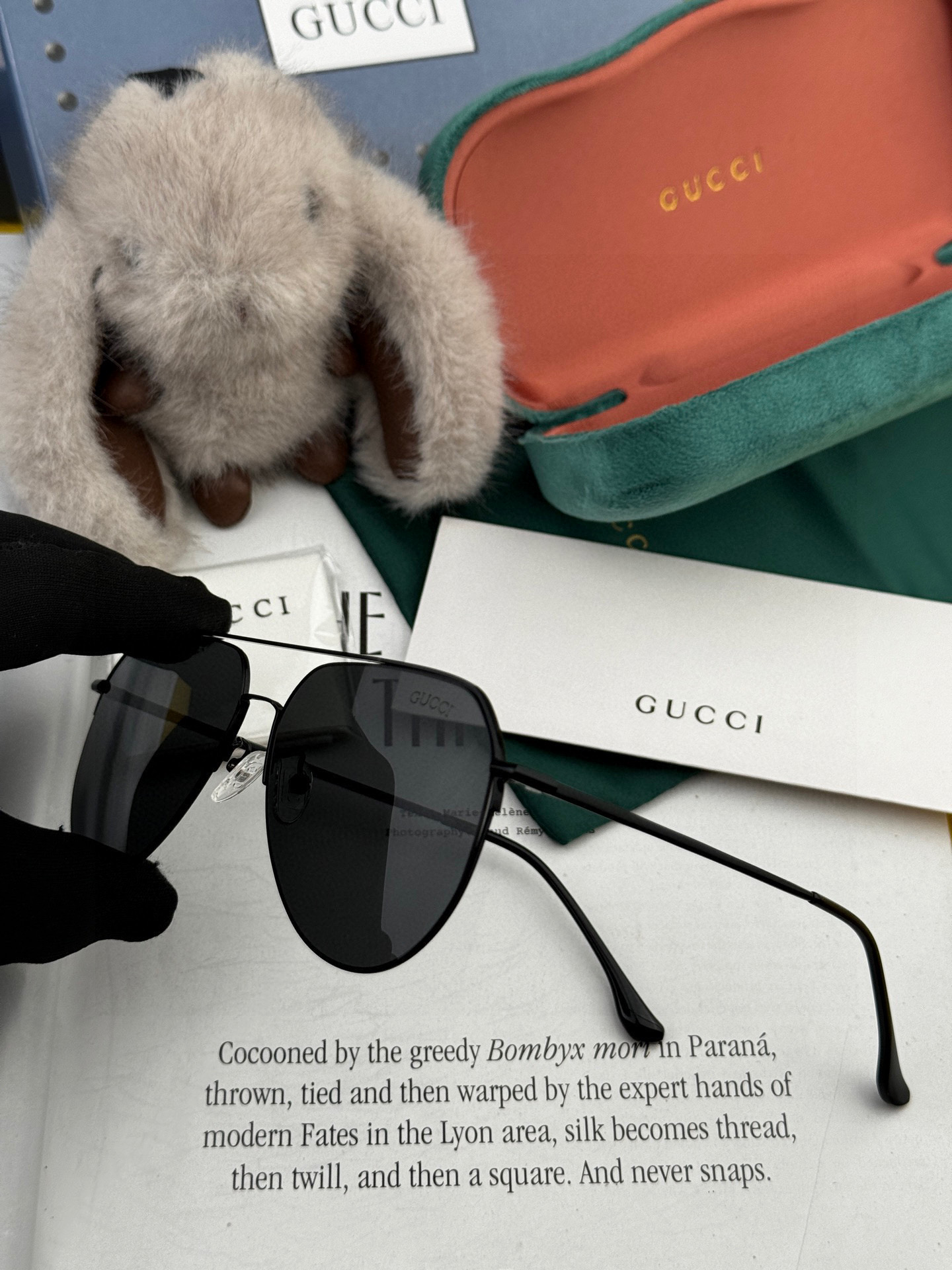        GUCCI 男款炫彩飞行员偏光太阳镜 ❤️材质：高清尼龙加厚卡槽高清偏光镜片 🌹无边框镜架