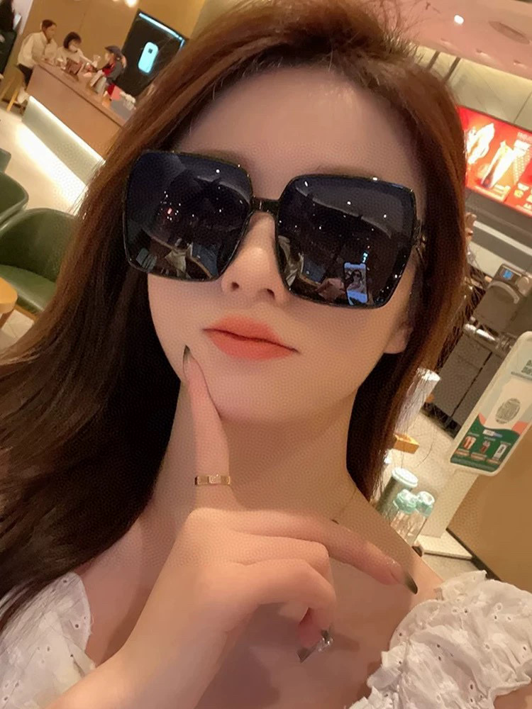   【GUCCI】2025新款潮流爆款 时尚方框太阳镜 佩戴舒适 网红潮款墨镜  女士高清加厚偏光太阳镜