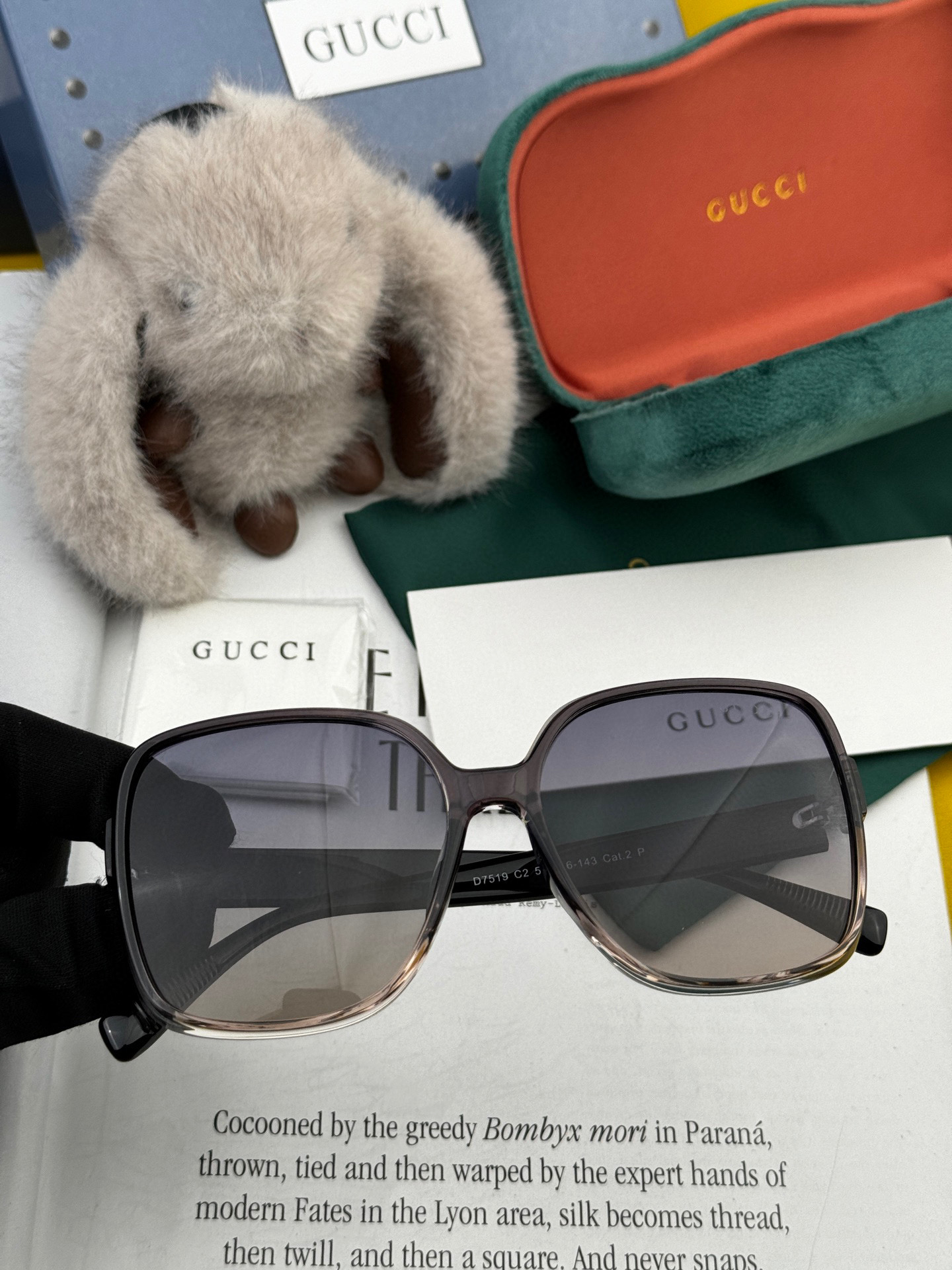   【GUCCI】2025新款潮流爆款 时尚方框太阳镜 佩戴舒适 网红潮款墨镜  女士高清加厚偏光太阳镜