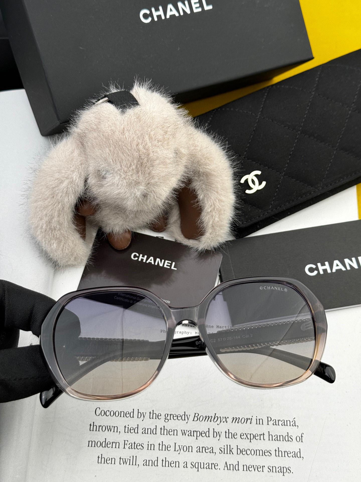  【CHANEL】香奈儿 2025新款山茶花潮流爆款 时尚圆框高清偏光太阳镜 佩戴舒适 网红潮款墨镜  