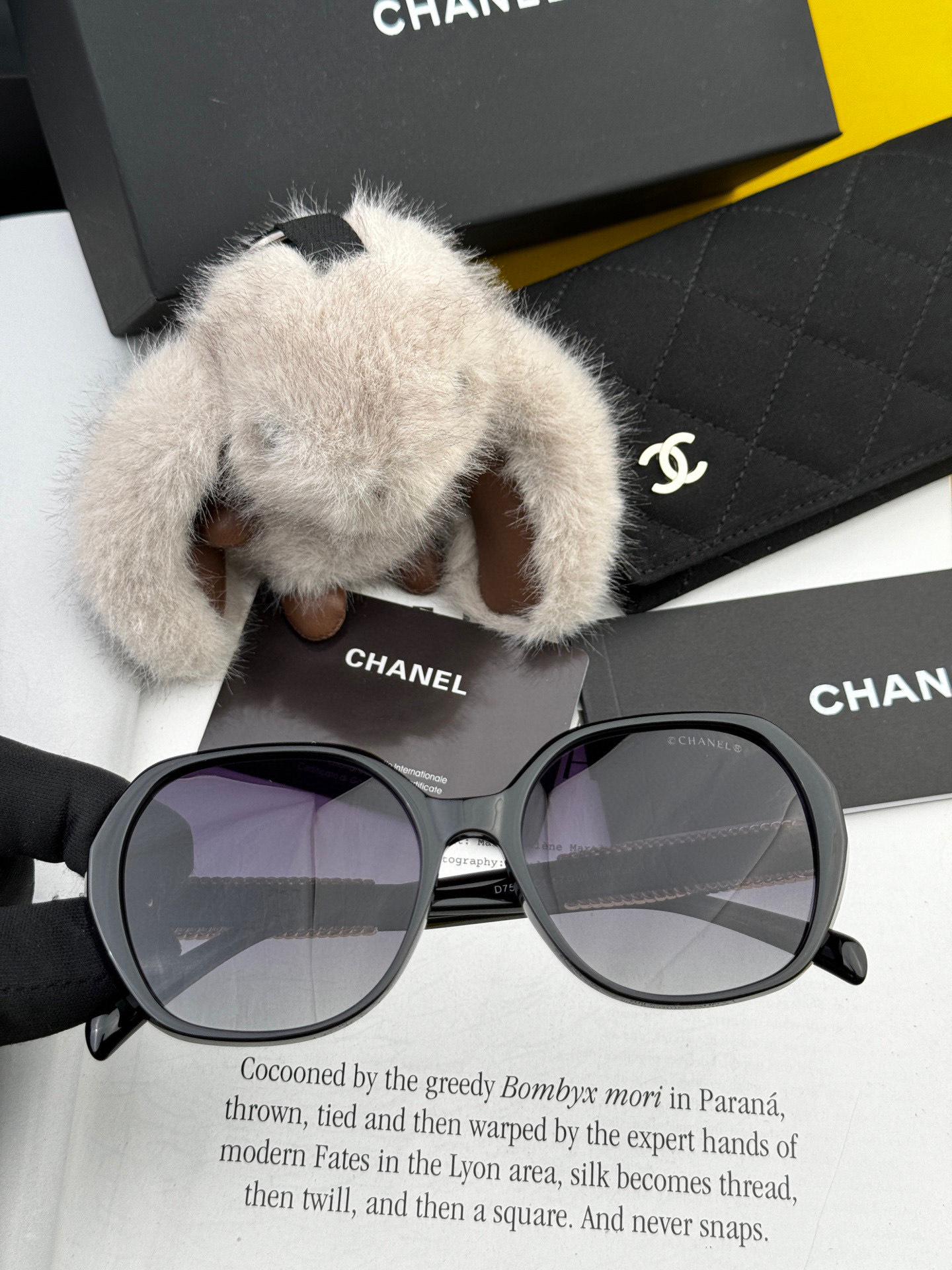  【CHANEL】香奈儿 2025新款山茶花潮流爆款 时尚圆框高清偏光太阳镜 佩戴舒适 网红潮款墨镜  