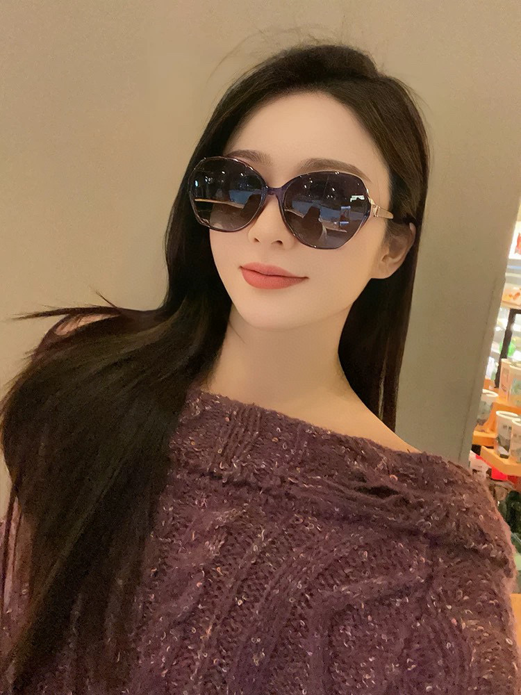   【CHANEL】香奈儿 2025新款潮流爆款 时尚方框太阳镜 佩戴舒适 网红潮款墨镜  女士高清加厚
