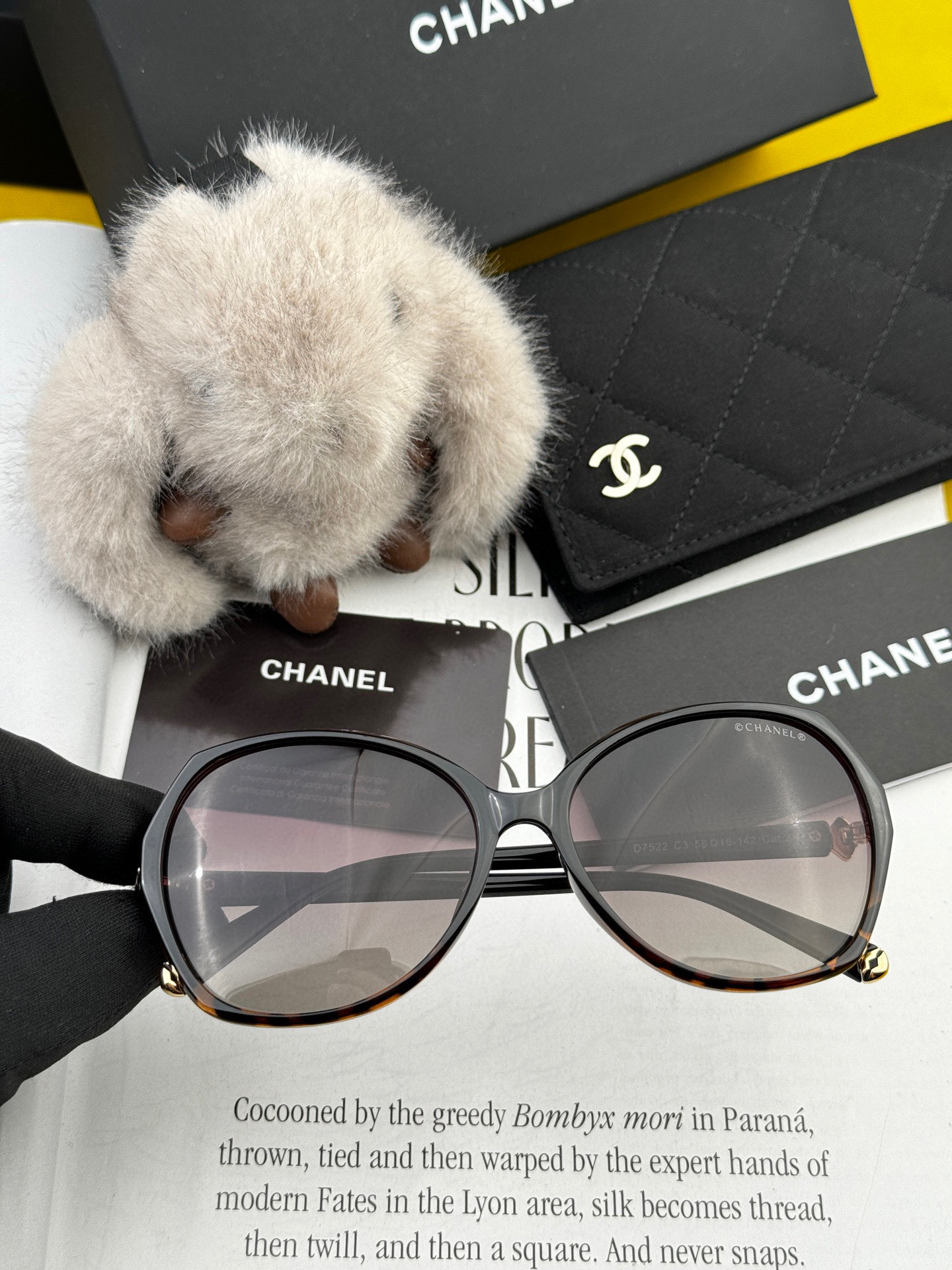   【CHANEL】香奈儿 2025新款潮流爆款 时尚方框太阳镜 佩戴舒适 网红潮款墨镜  女士高清加厚