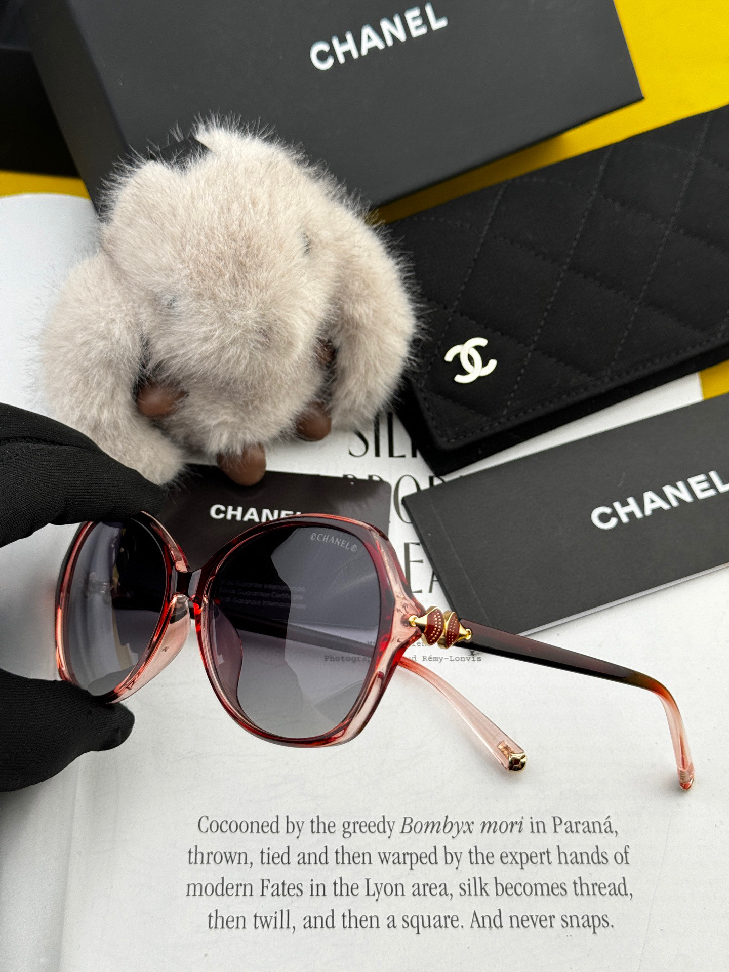   【CHANEL】香奈儿 2025新款潮流爆款 时尚方框太阳镜 佩戴舒适 网红潮款墨镜  女士高清加厚
