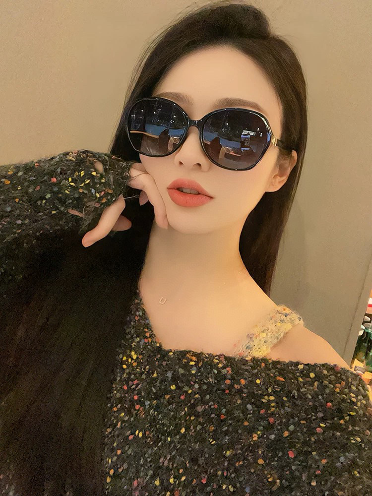   【CHANEL】香奈儿 2025新款潮流爆款 时尚方框太阳镜 佩戴舒适 网红潮款墨镜  女士高清加厚
