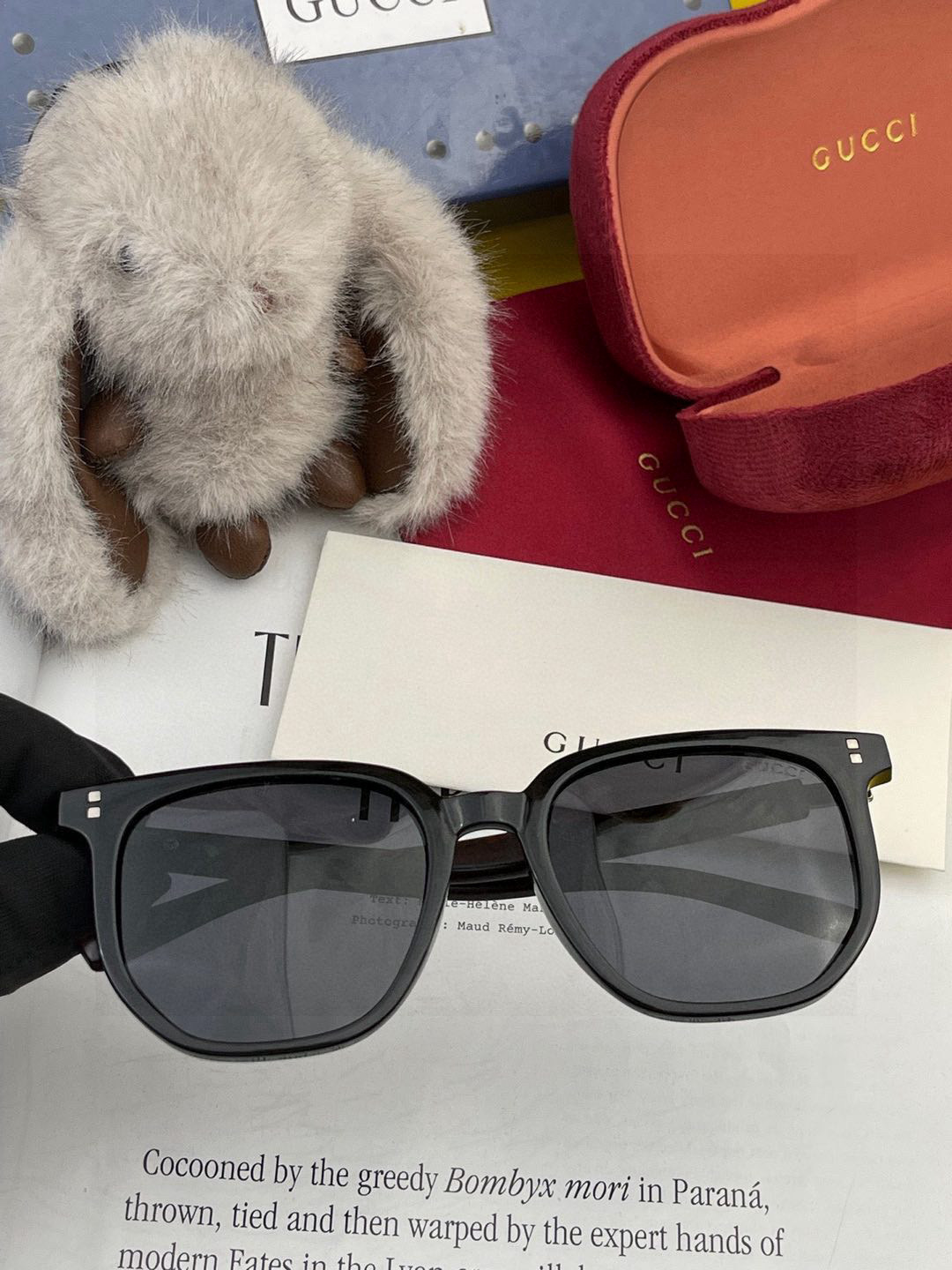   超好看 潮酷【GUCCI】古驰 新款款太阳镜以独特魅力和前卫风格诠释春夏最新眼镜，以方框设计，中梁连
