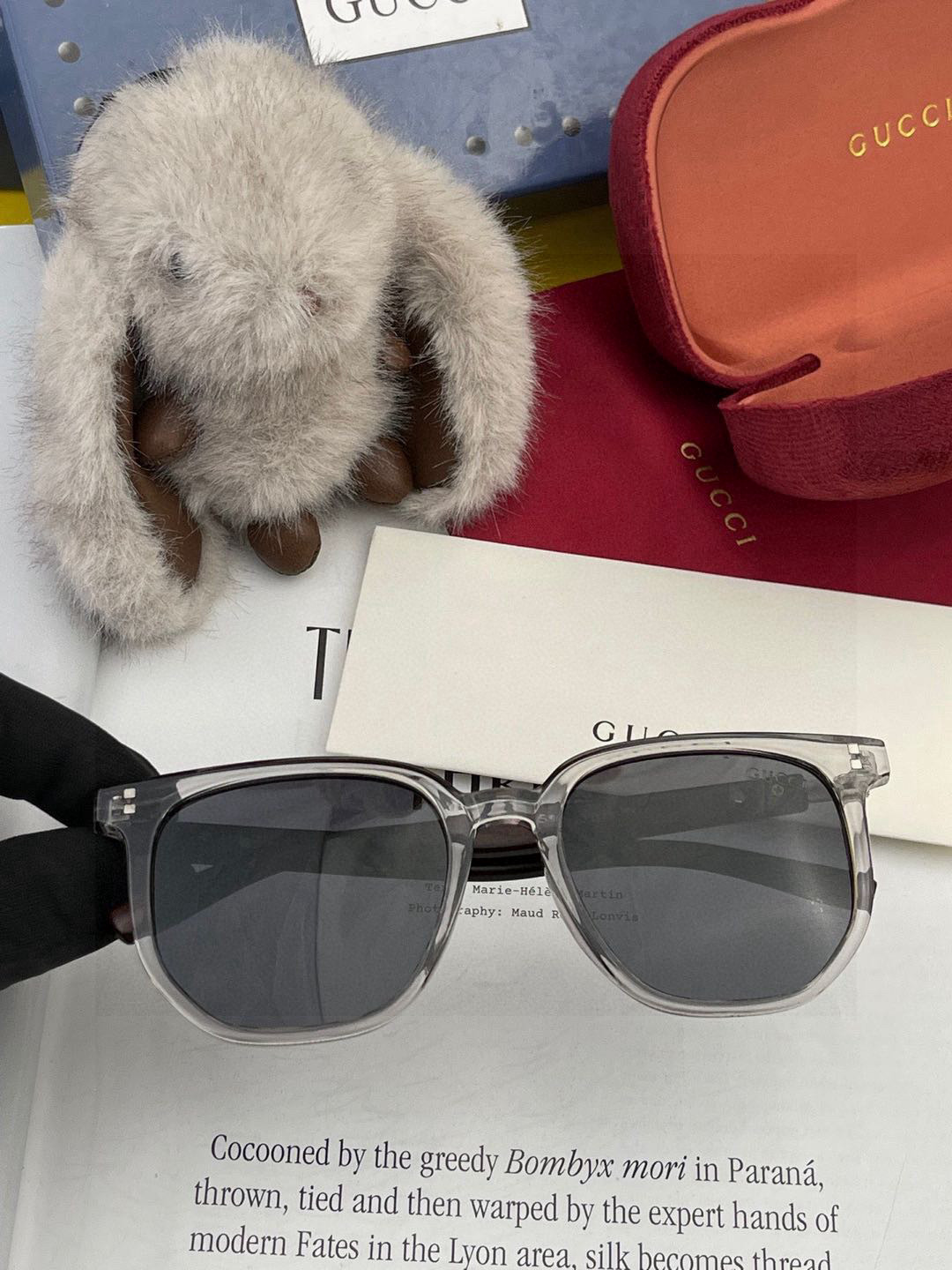   超好看 潮酷【GUCCI】古驰 新款款太阳镜以独特魅力和前卫风格诠释春夏最新眼镜，以方框设计，中梁连