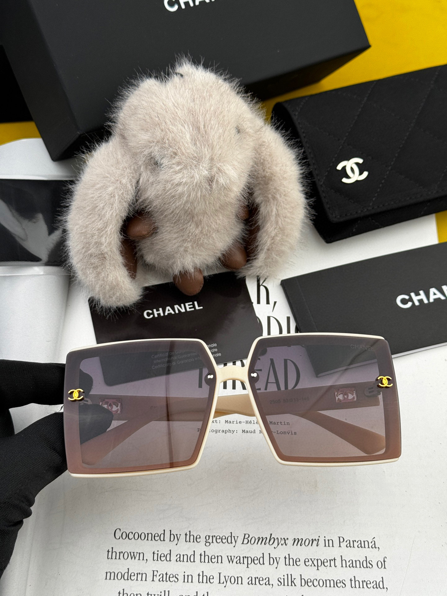  【CHANEL】香奈儿 2025新款潮流爆款 时尚方框太阳镜 佩戴舒适 网红潮款墨镜  女士高清加厚偏